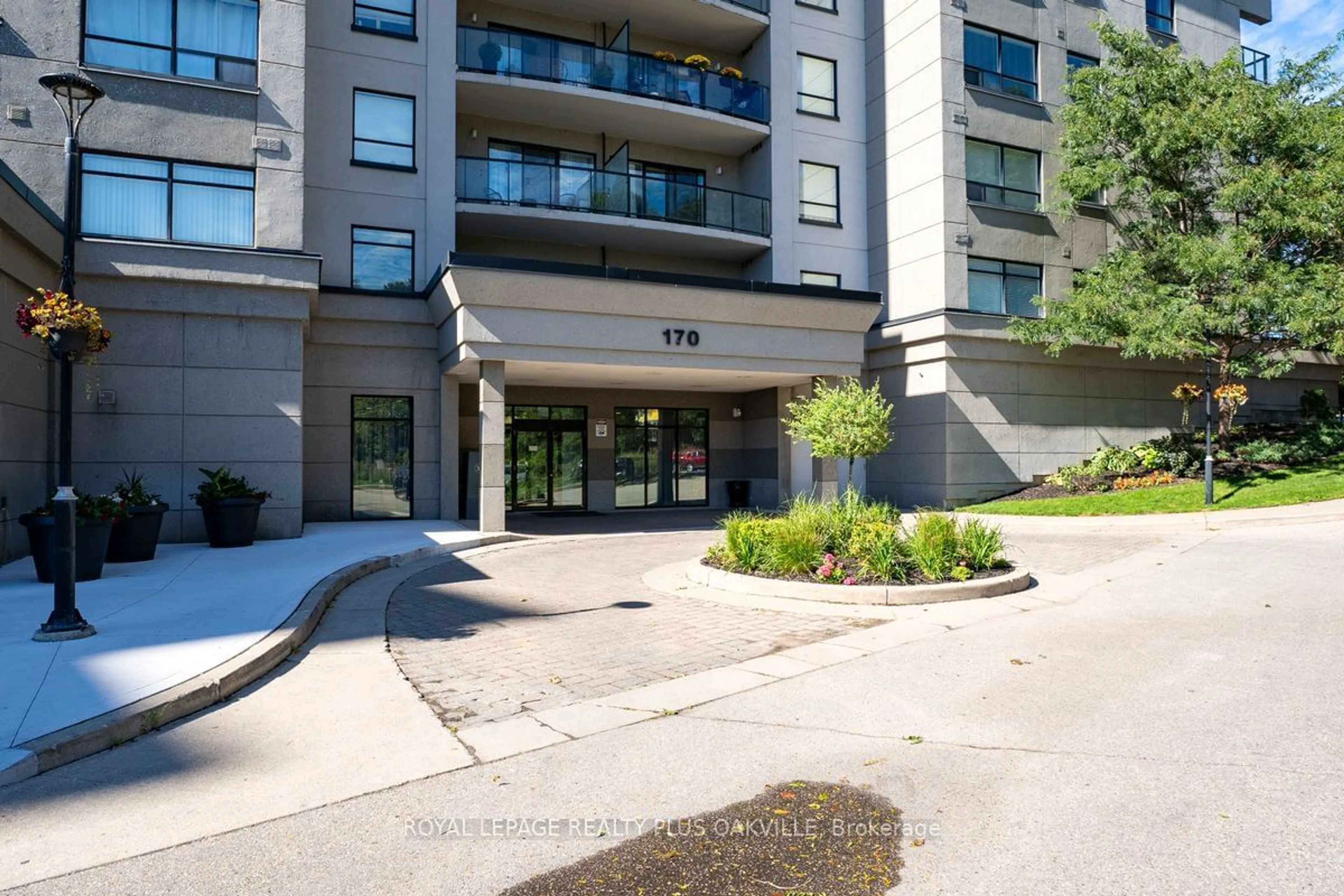 Indoor foyer for 170 Water St #1207, Cambridge Ontario N1R 3B6