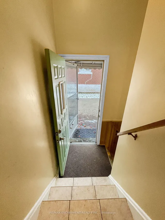 Additional property image - 907 Fennell Ave