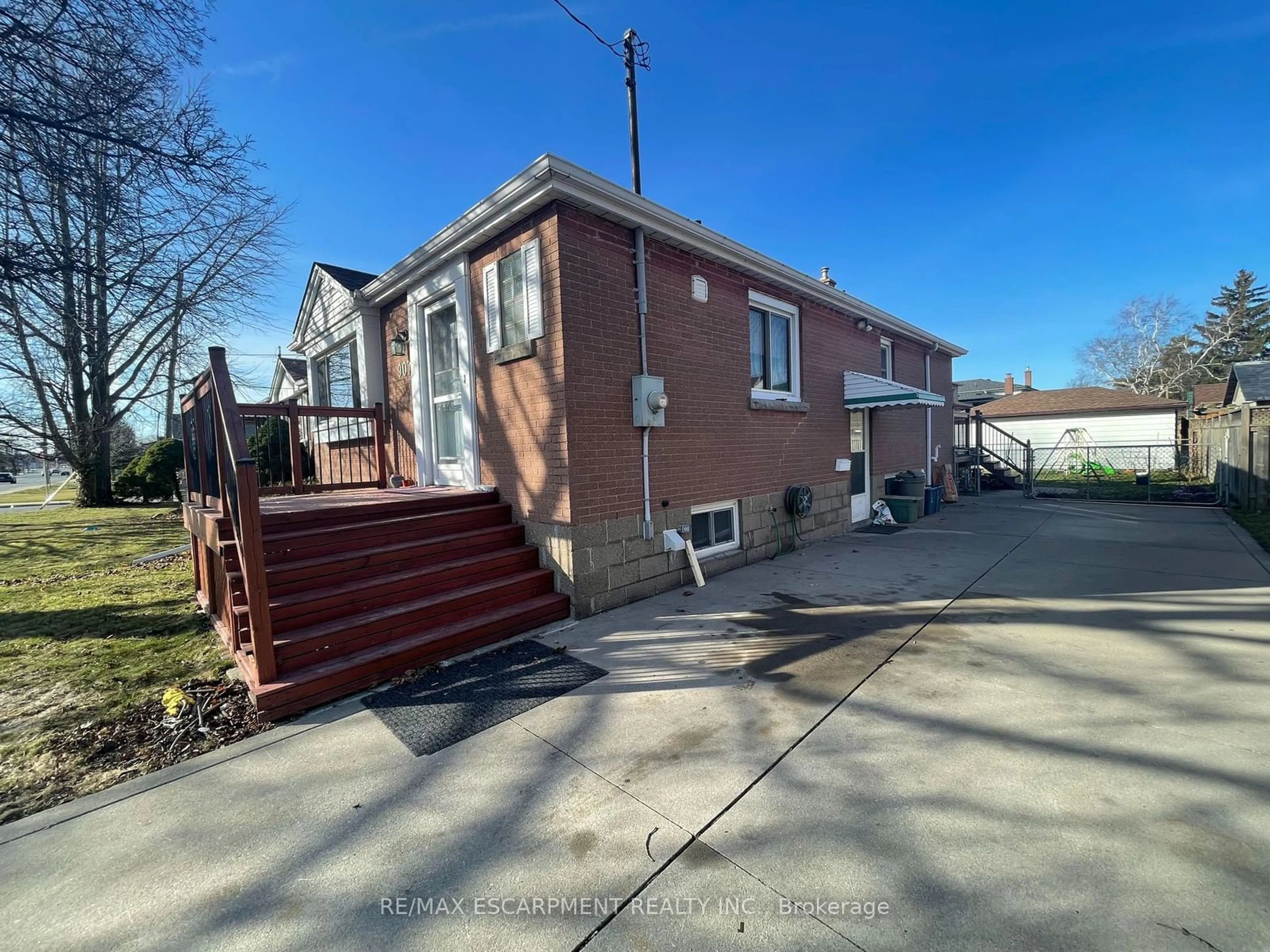 A pic from outside/outdoor area/front of a property/back of a property/a pic from drone, street for 907 Fennell Ave, Hamilton Ontario L8V 1W7