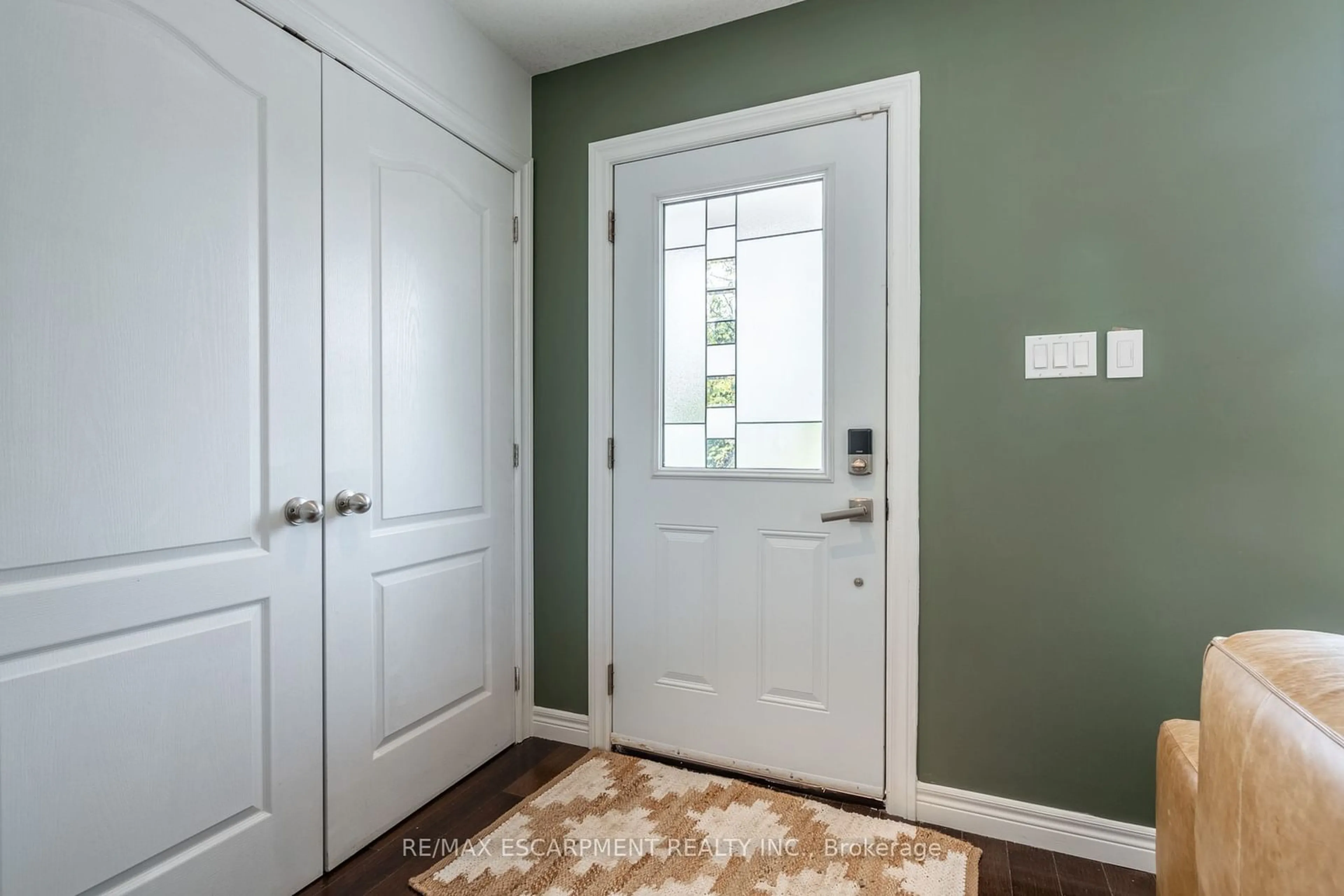 Indoor entryway for 534 Evans Rd, Hamilton Ontario L8B 0G7