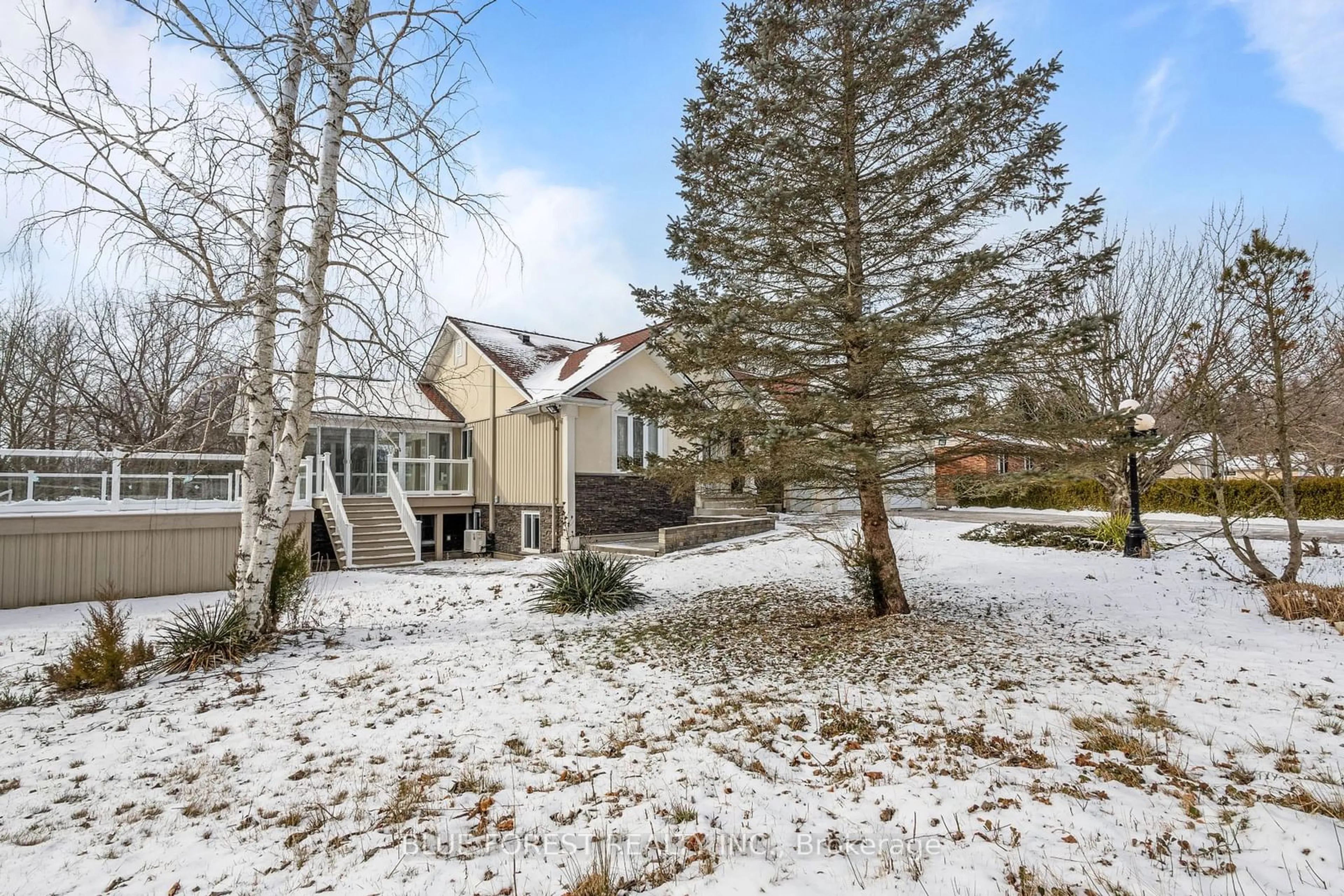 A pic from outside/outdoor area/front of a property/back of a property/a pic from drone, mountain view for 204 Third St, West Elgin Ontario N0L 2C0