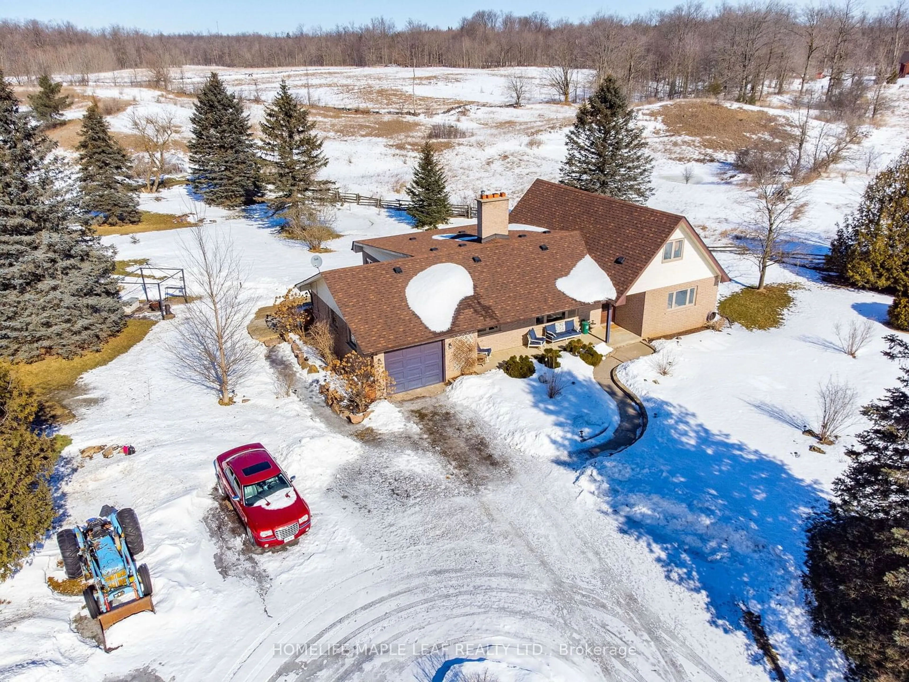 A pic from outside/outdoor area/front of a property/back of a property/a pic from drone, street for 8438 HWY 7, Guelph/Eramosa Ontario N0B 2K0