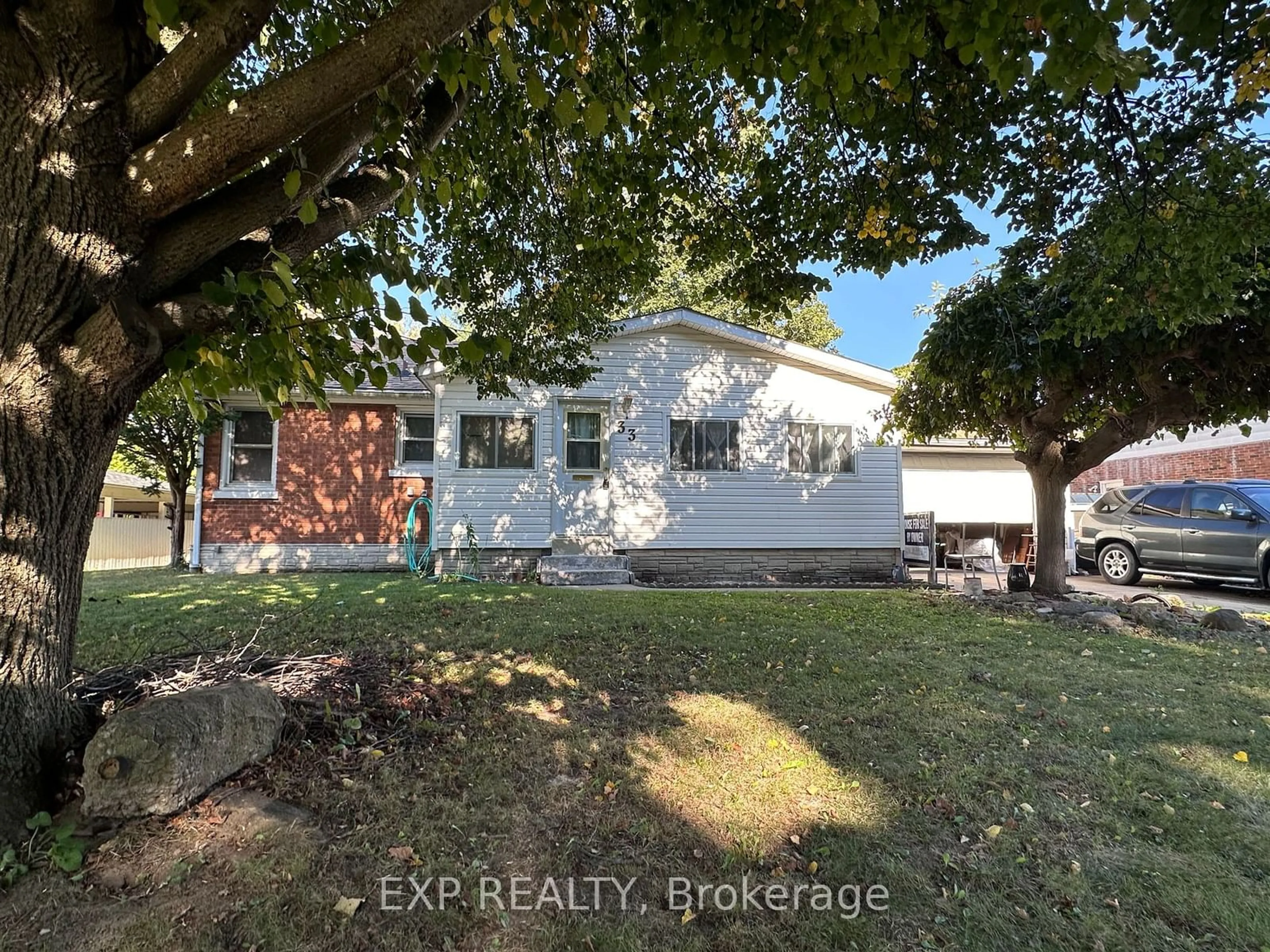 A pic from outside/outdoor area/front of a property/back of a property/a pic from drone, street for 33 John St, Chatham-Kent Ontario N7M 5B5