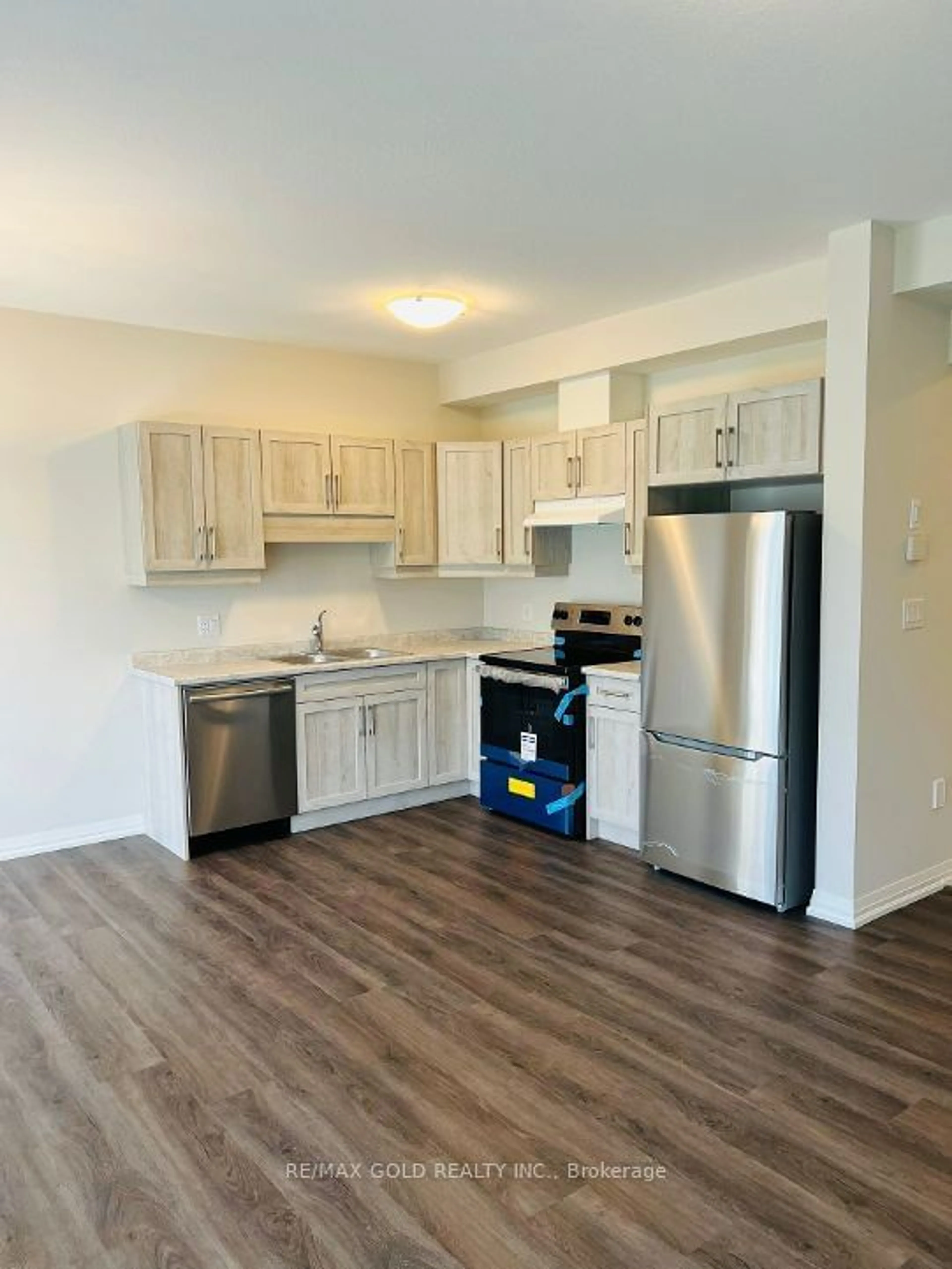 Standard kitchen, wood/laminate floor for 46 Samuel Ave, Pelham Ontario L3B 5N5