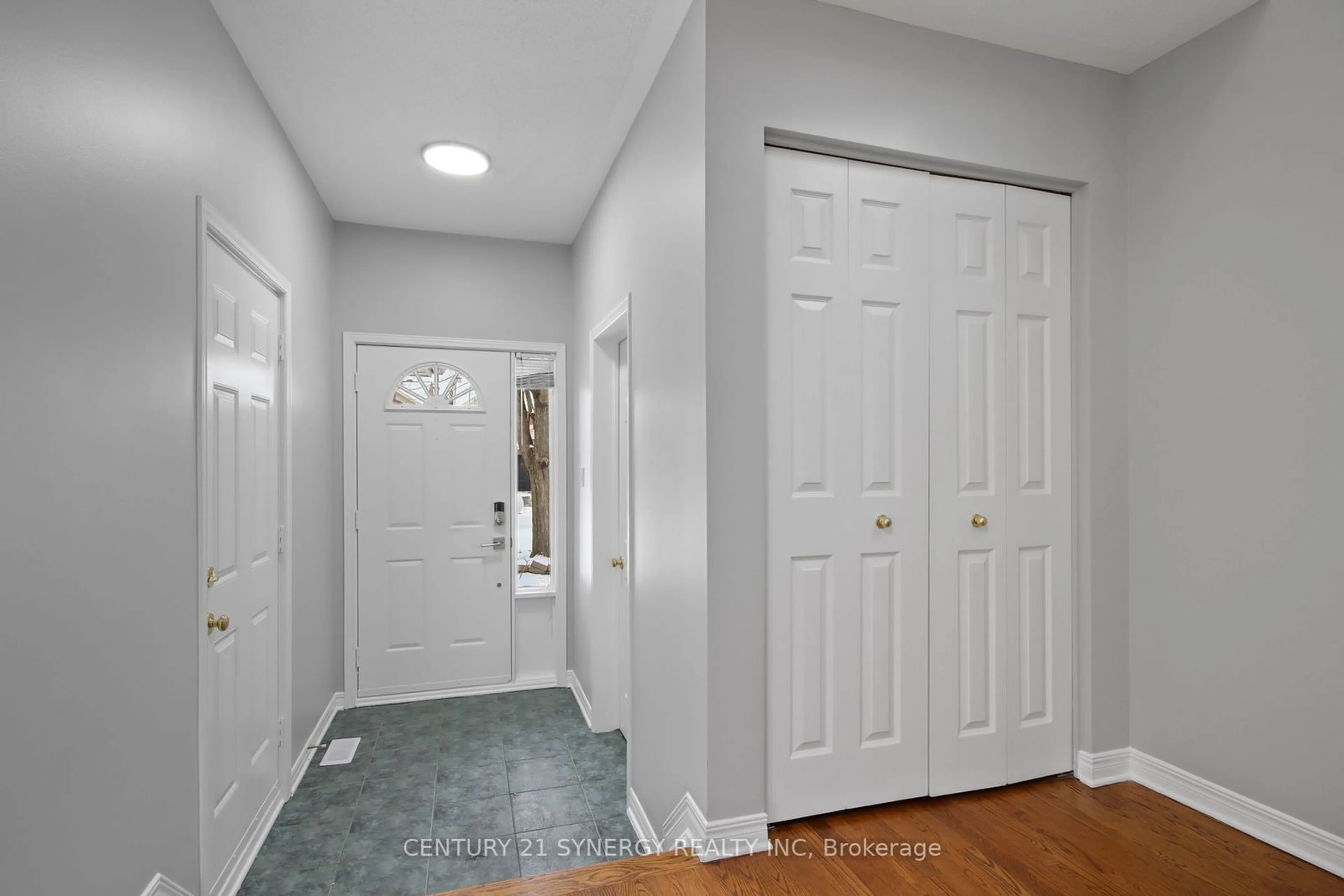 Indoor entryway for 24 Avonhurst Ave, Barrhaven Ontario K2J 4K9