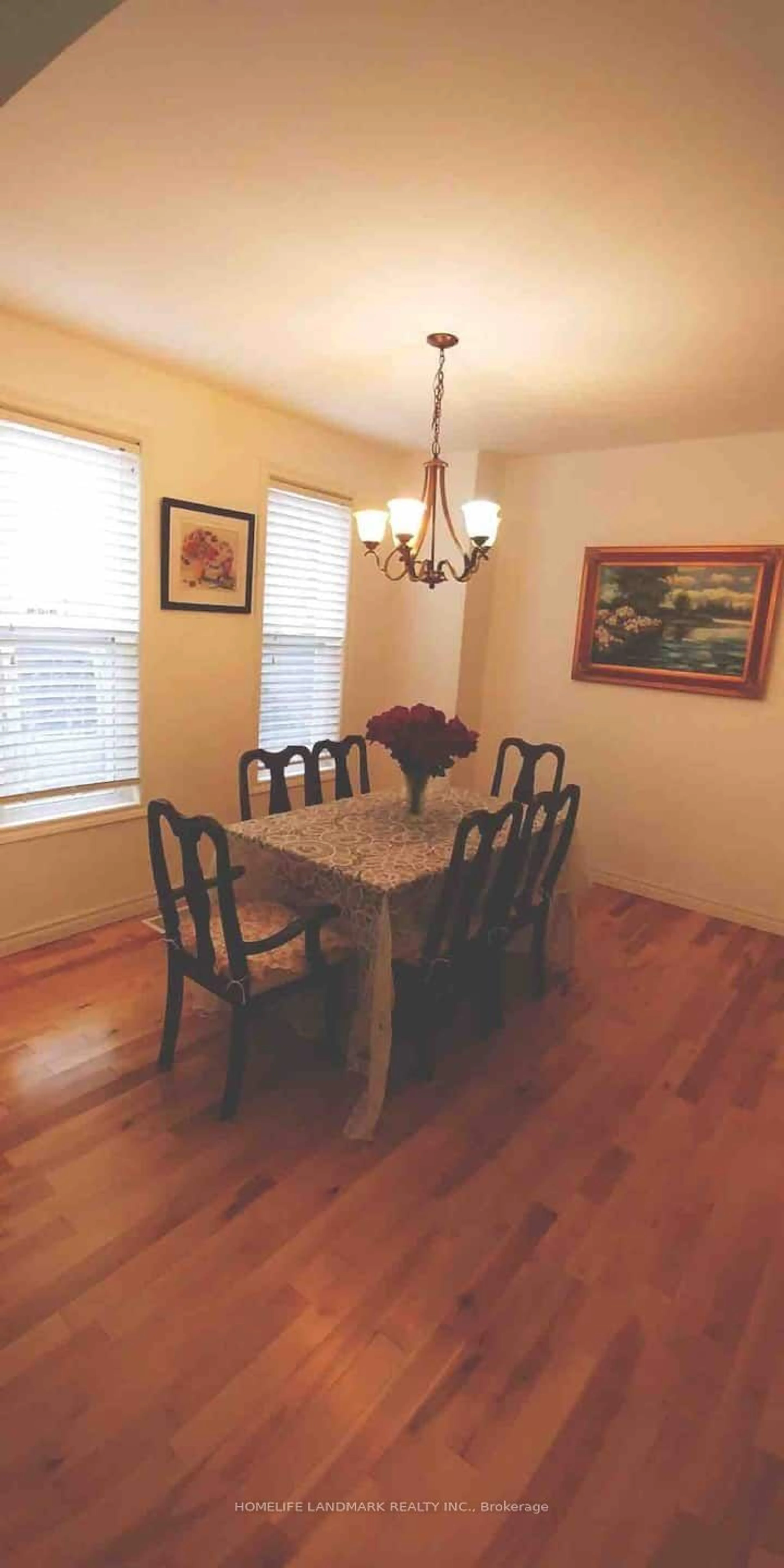 Dining room, wood/laminate floor for 5761 Peer St, Niagara Falls Ontario L2G 1W9