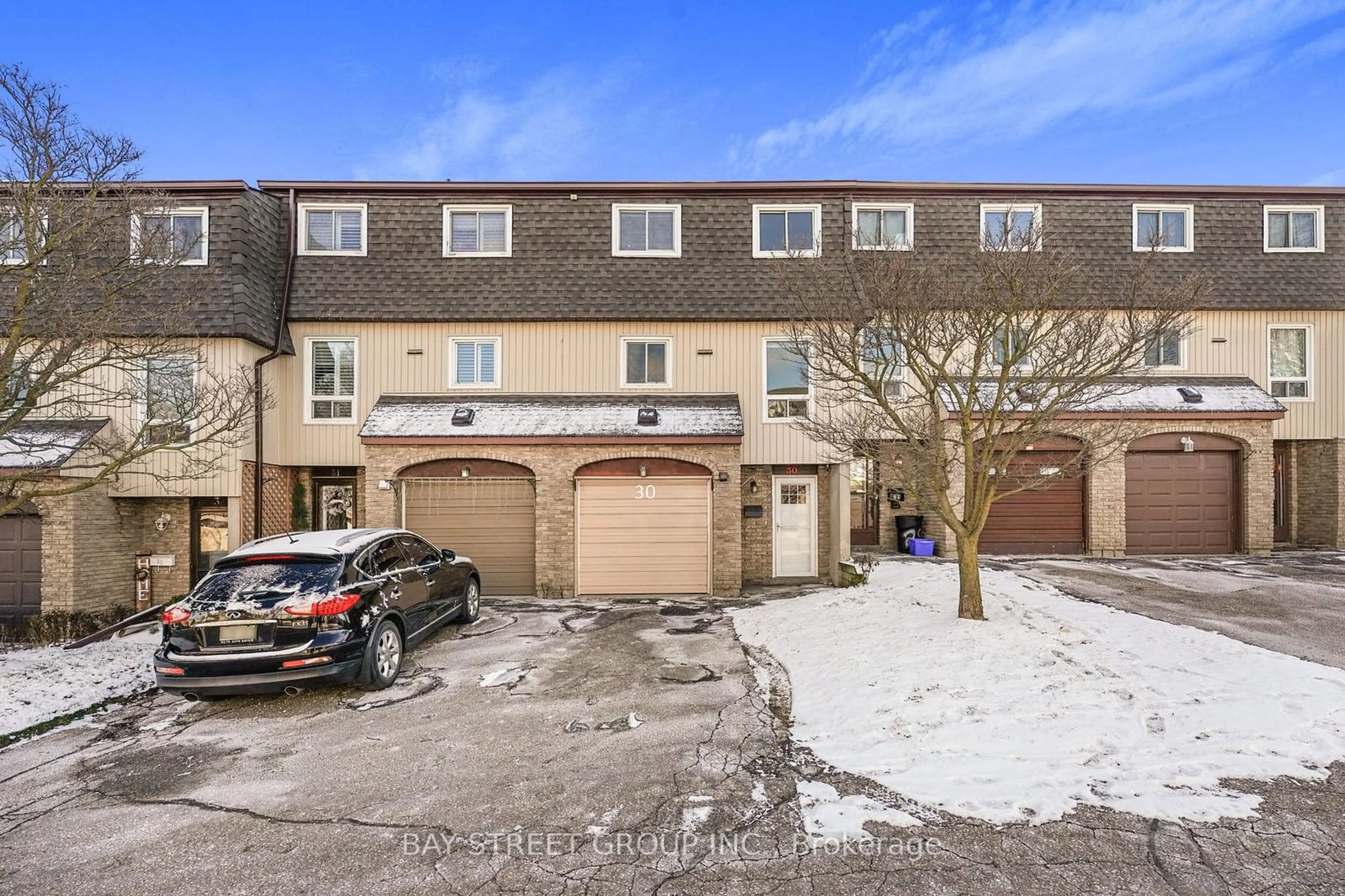 A pic from outside/outdoor area/front of a property/back of a property/a pic from drone, street for 80 Old Country Dr #30, Kitchener Ontario N2E 2E5