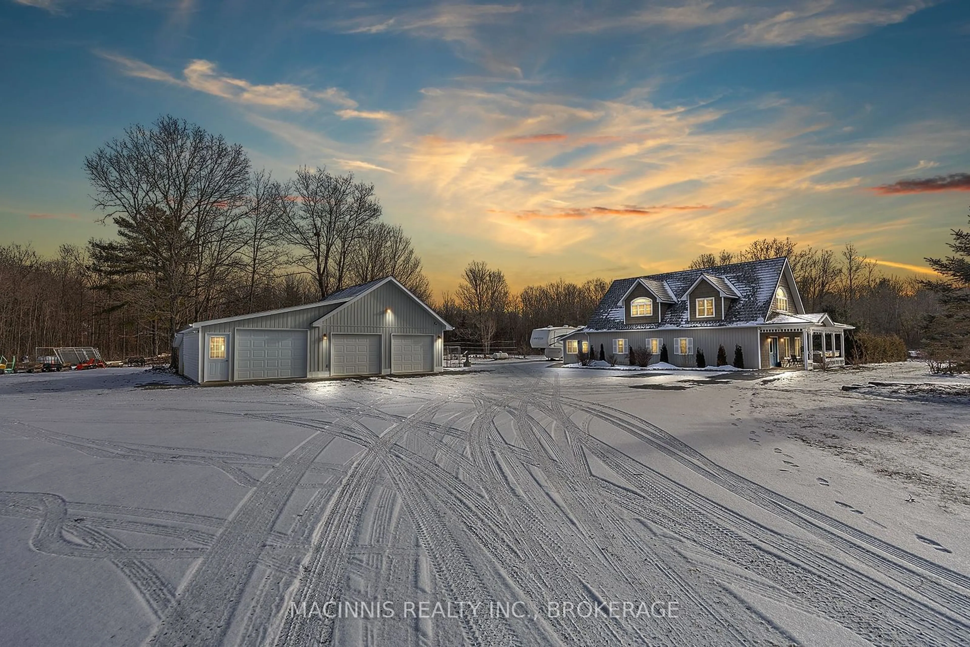 A pic from outside/outdoor area/front of a property/back of a property/a pic from drone, street for 113 Country Woods Dr, South Frontenac Ontario K0H 1V0