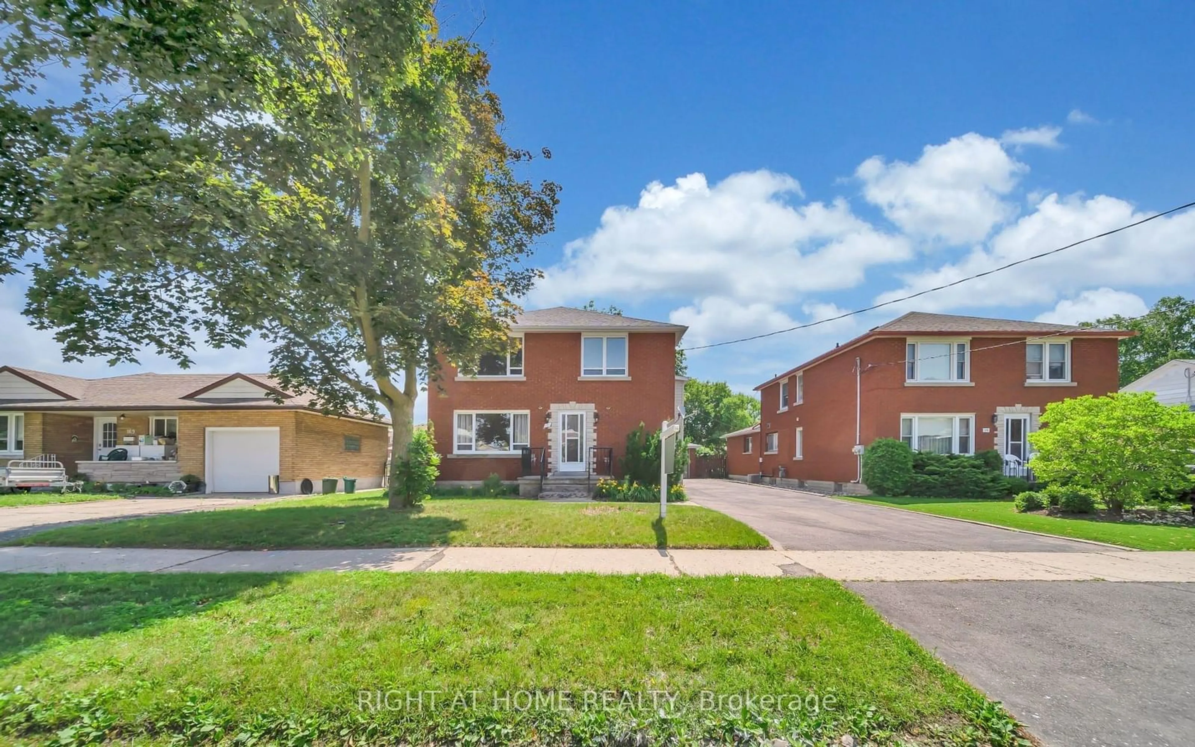 Home with brick exterior material, street for 171 Eighth Ave, Kitchener Ontario N2C 1S5