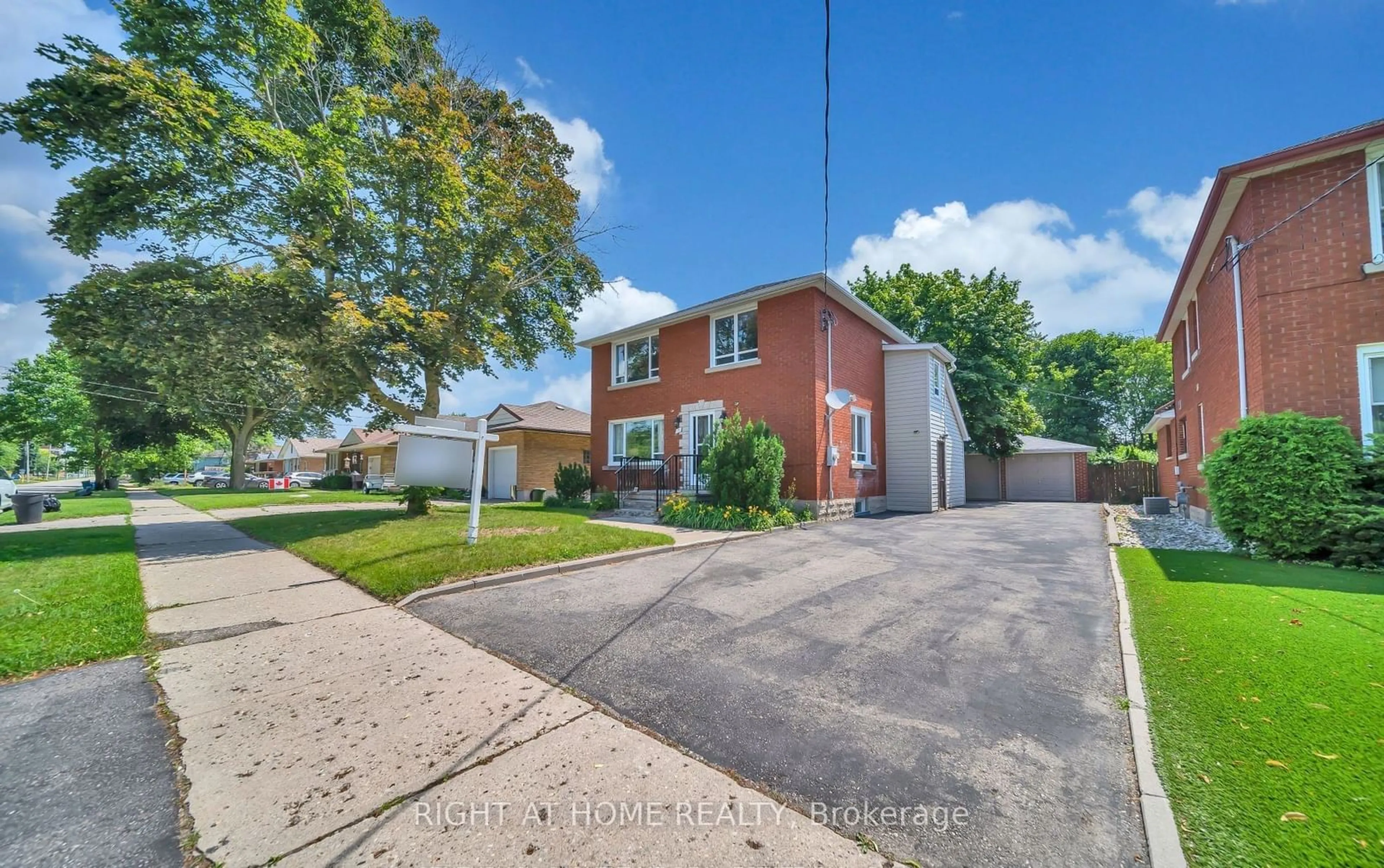 Home with brick exterior material, street for 171 Eighth Ave, Kitchener Ontario N2C 1S5