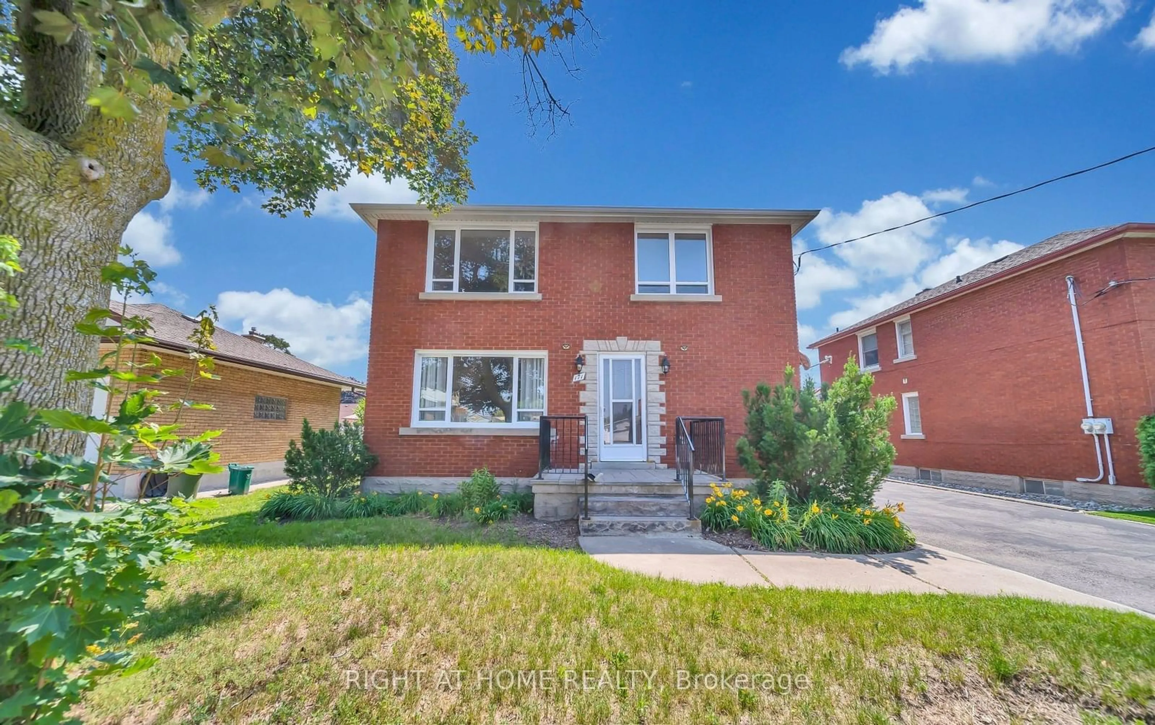 Home with brick exterior material, street for 171 Eighth Ave, Kitchener Ontario N2C 1S5