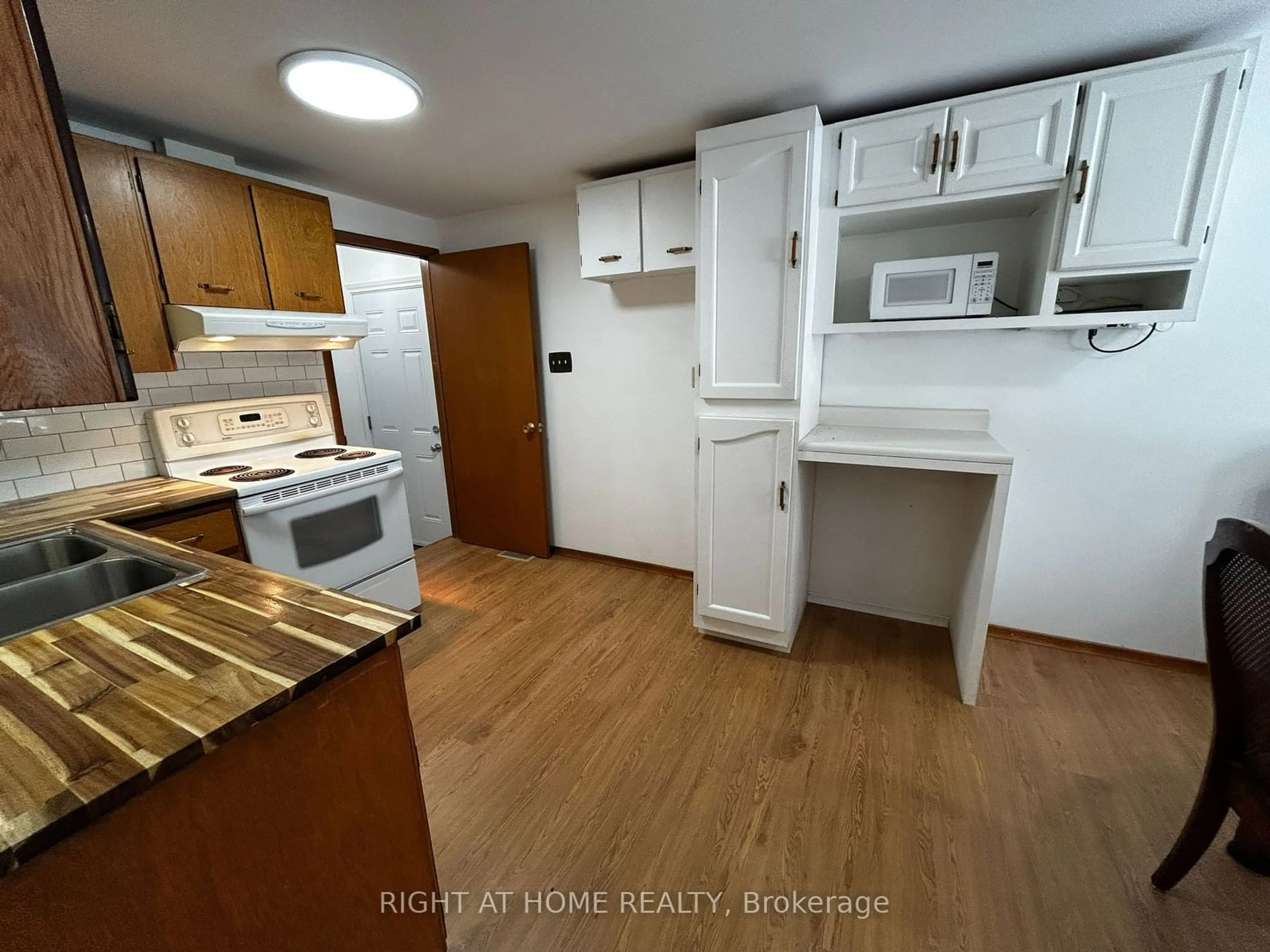 Standard kitchen, wood/laminate floor for 106 Belwood Cres, Kitchener Ontario N2C 1Z3