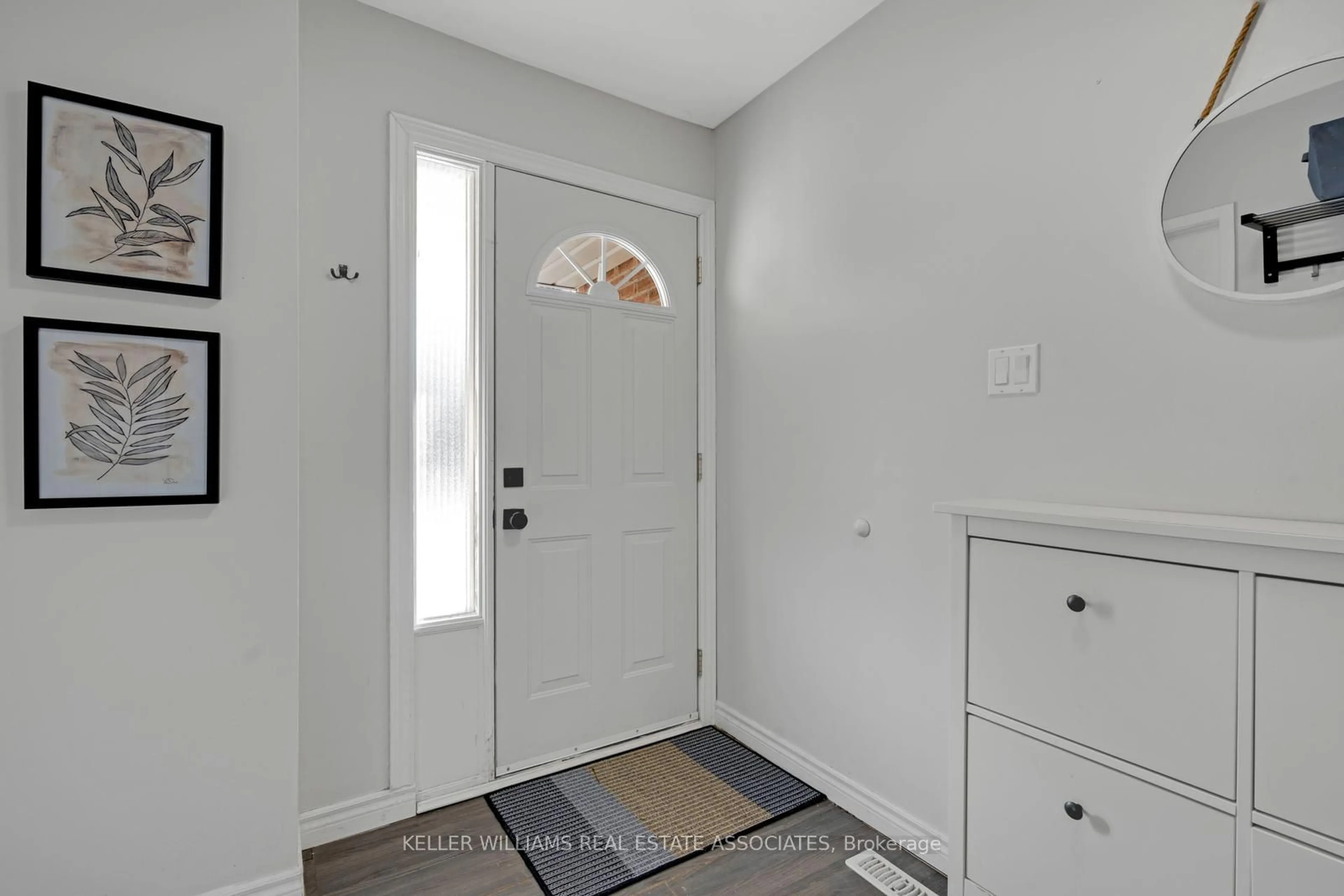 Indoor entryway for 51 Paulander Dr #107, Kitchener Ontario N2M 5E5