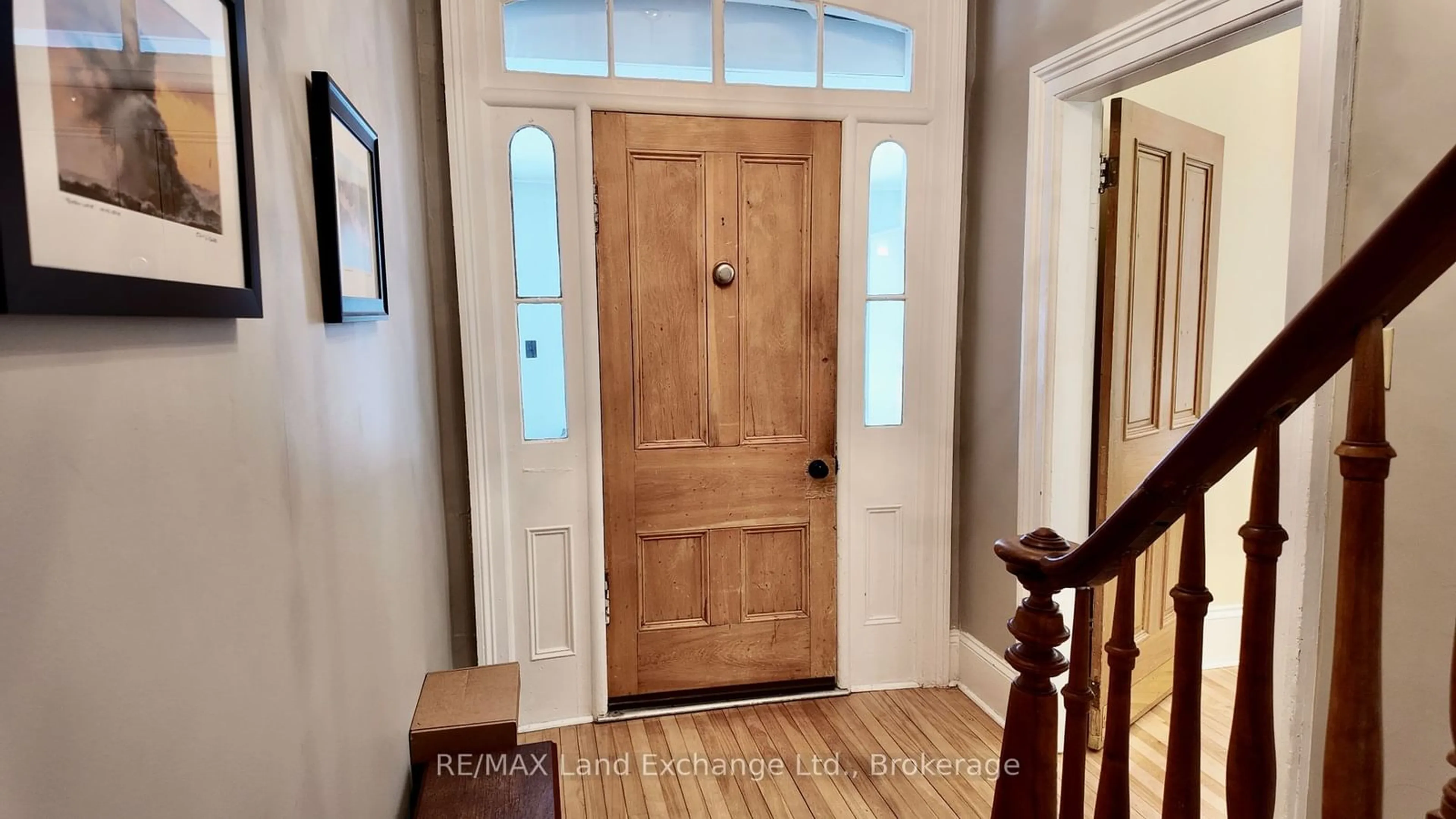 Indoor entryway for 457 Durham St, Kincardine Ontario N2Z 2B9