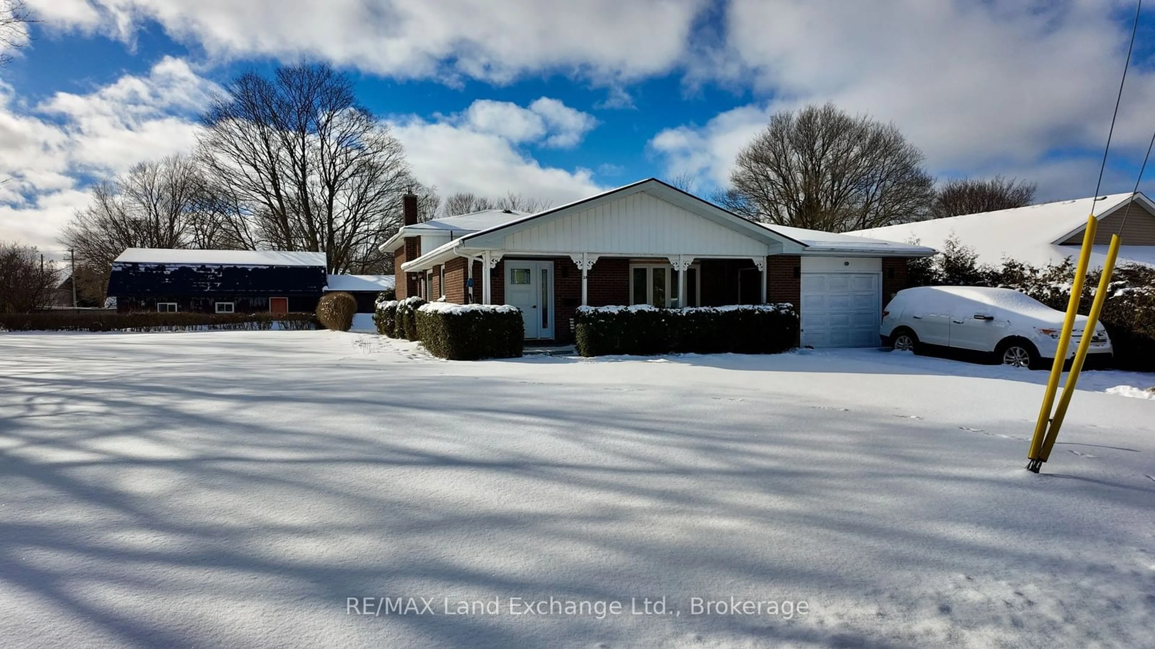 A pic from outside/outdoor area/front of a property/back of a property/a pic from drone, street for 24 STANLEY St, Kincardine Ontario N0G 2T0