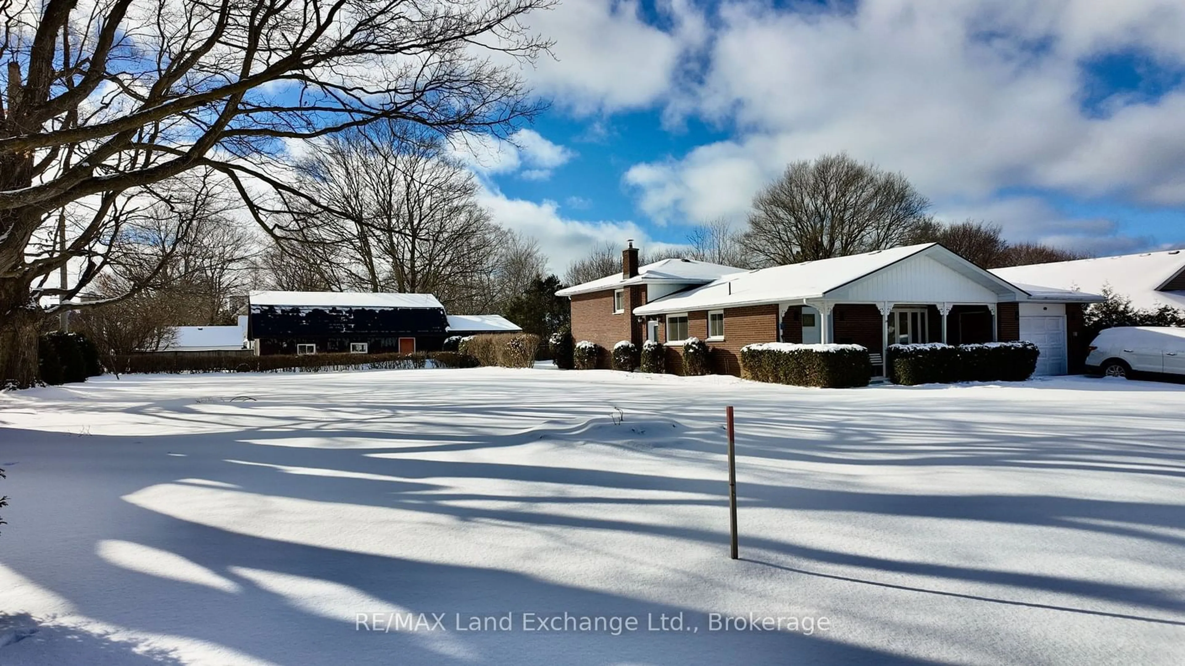 A pic from outside/outdoor area/front of a property/back of a property/a pic from drone, street for 24 STANLEY St, Kincardine Ontario N0G 2T0