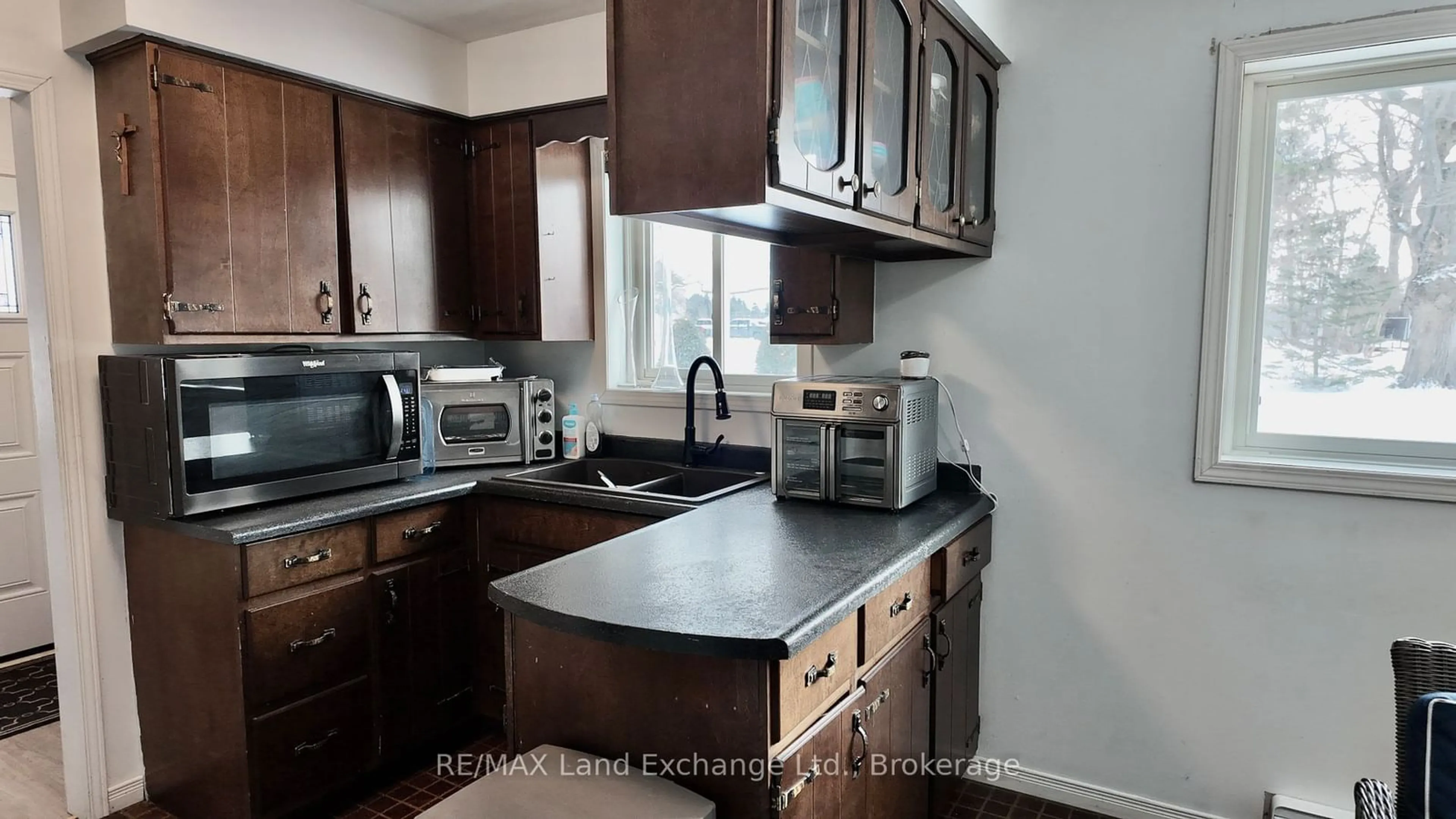 Standard kitchen, unknown for 24 STANLEY St, Kincardine Ontario N0G 2T0