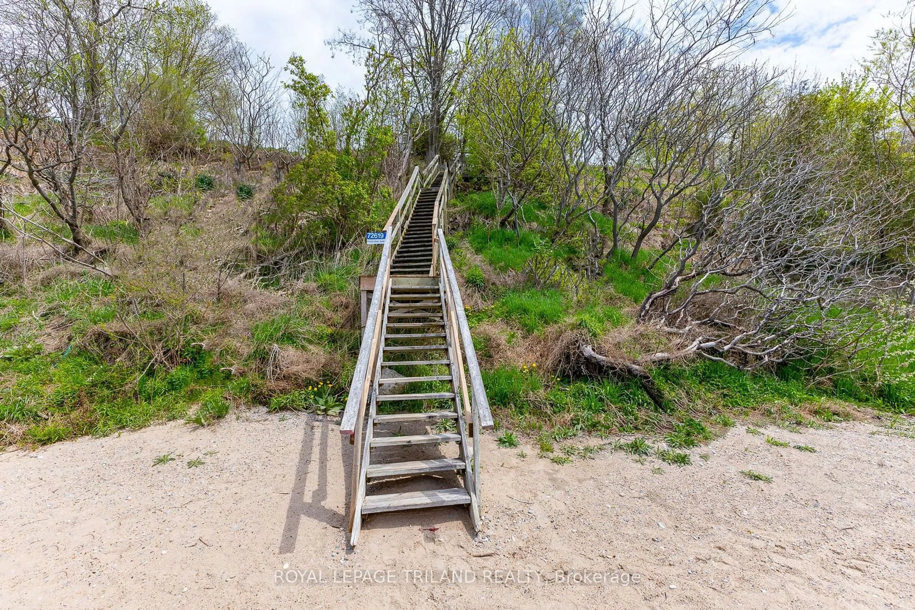 Stairs for 72632 Duke Cres, Bluewater Ontario N0M 2T0