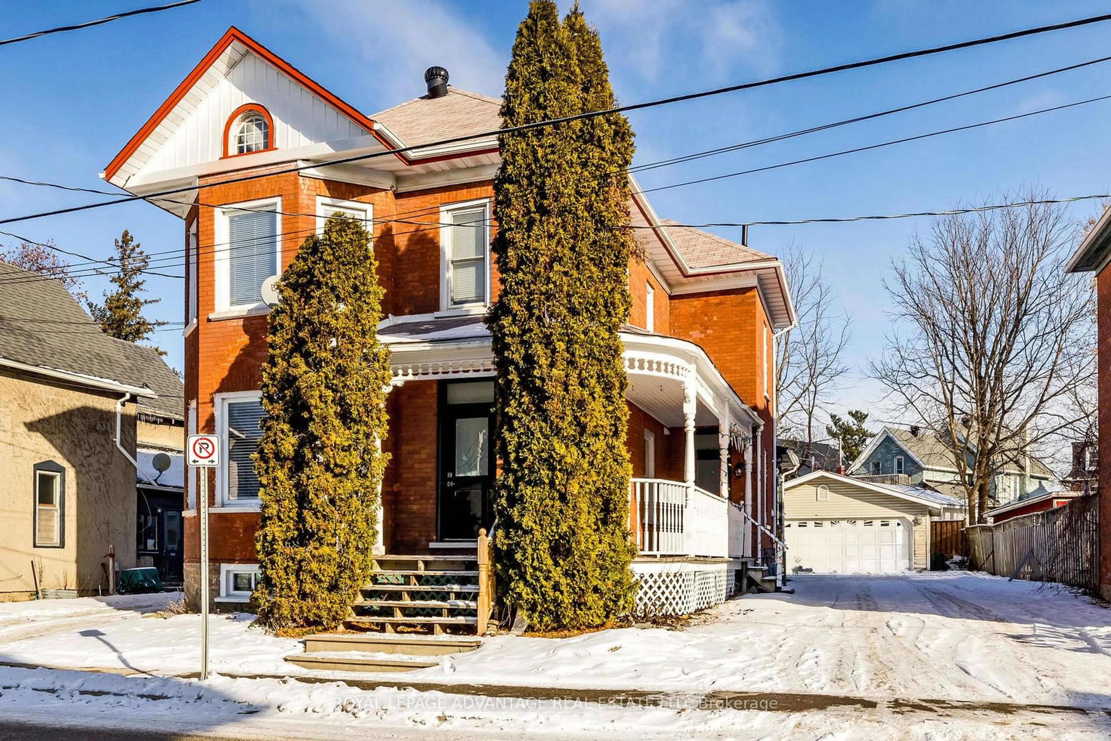 Home with brick exterior material, street for 33 Kensington Ave, Smiths Falls Ontario K7A 2K6