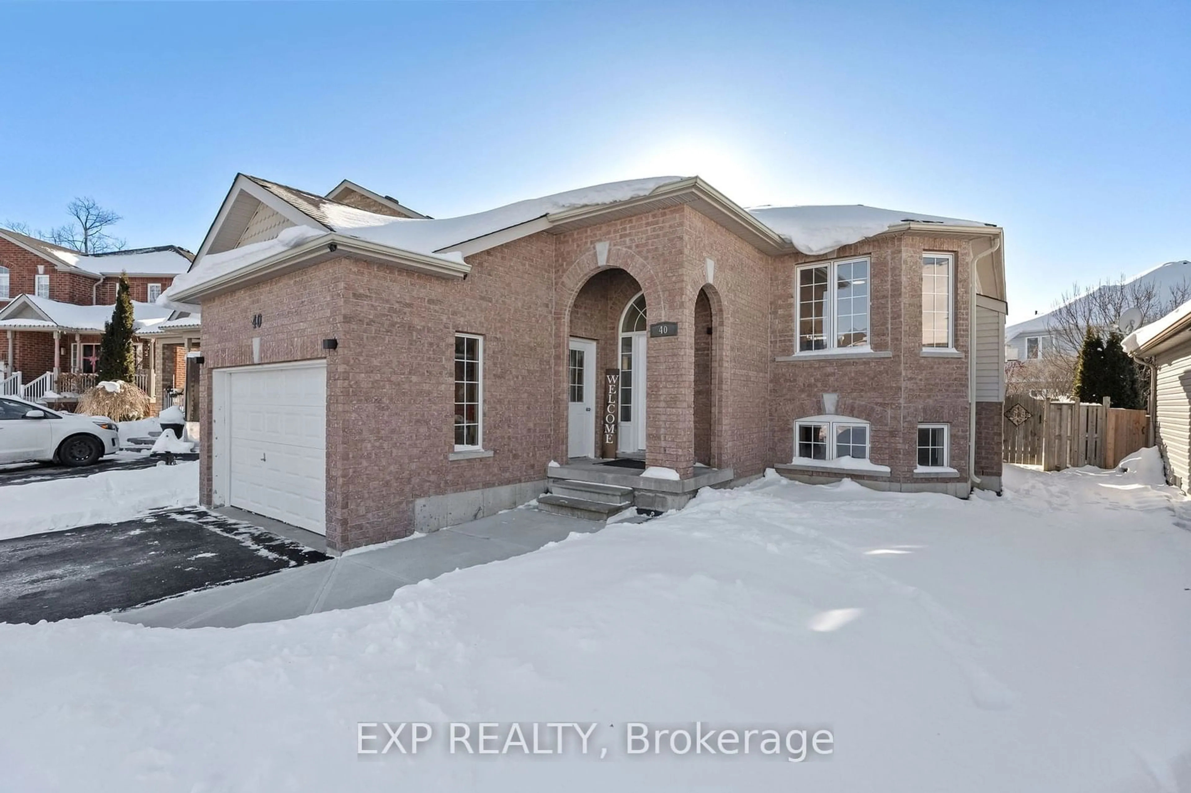 Home with brick exterior material, street for 40 Lucas Cres, Kawartha Lakes Ontario K9V 0C6