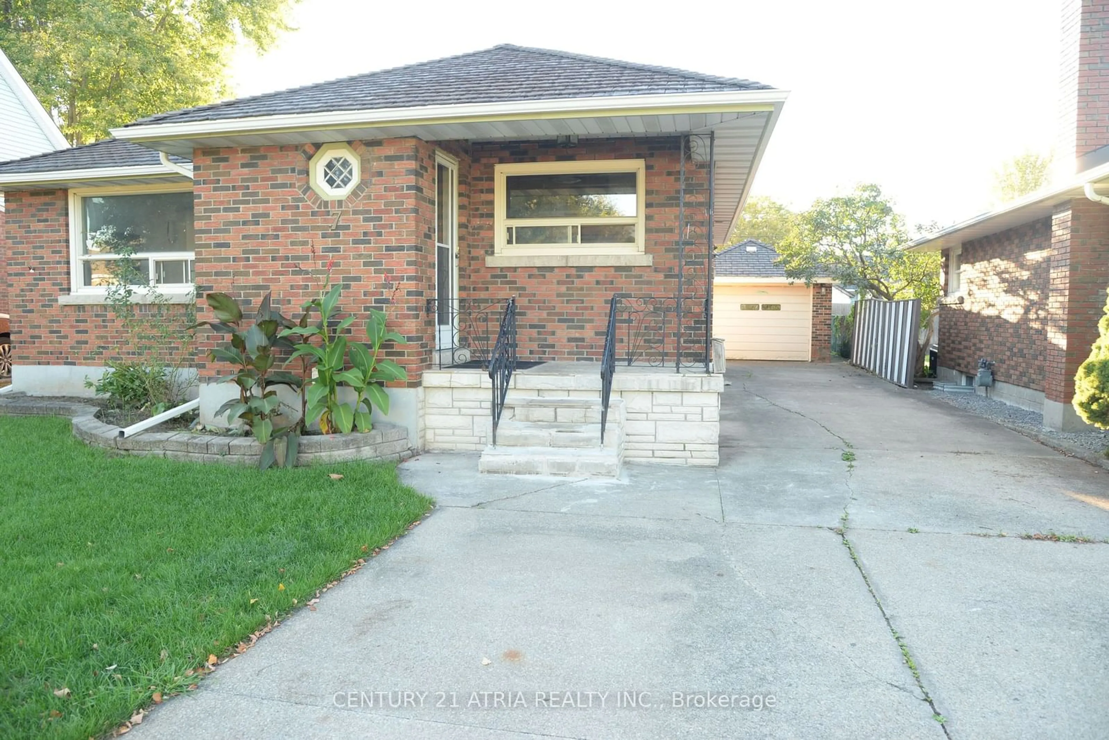 Home with brick exterior material, street for 7 McMann Dr, Thorold Ontario L2V 2V3