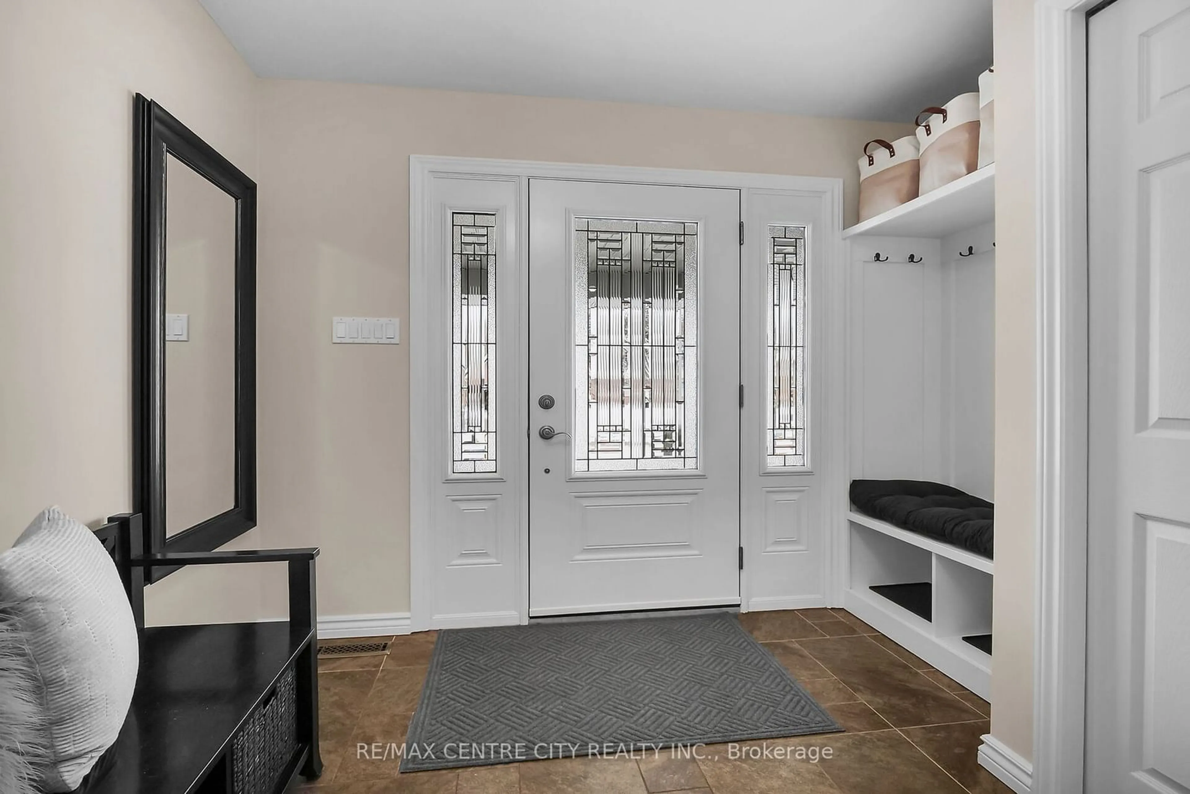 Indoor entryway for 109 Brookfield St, Middlesex Centre Ontario N0M 1P0