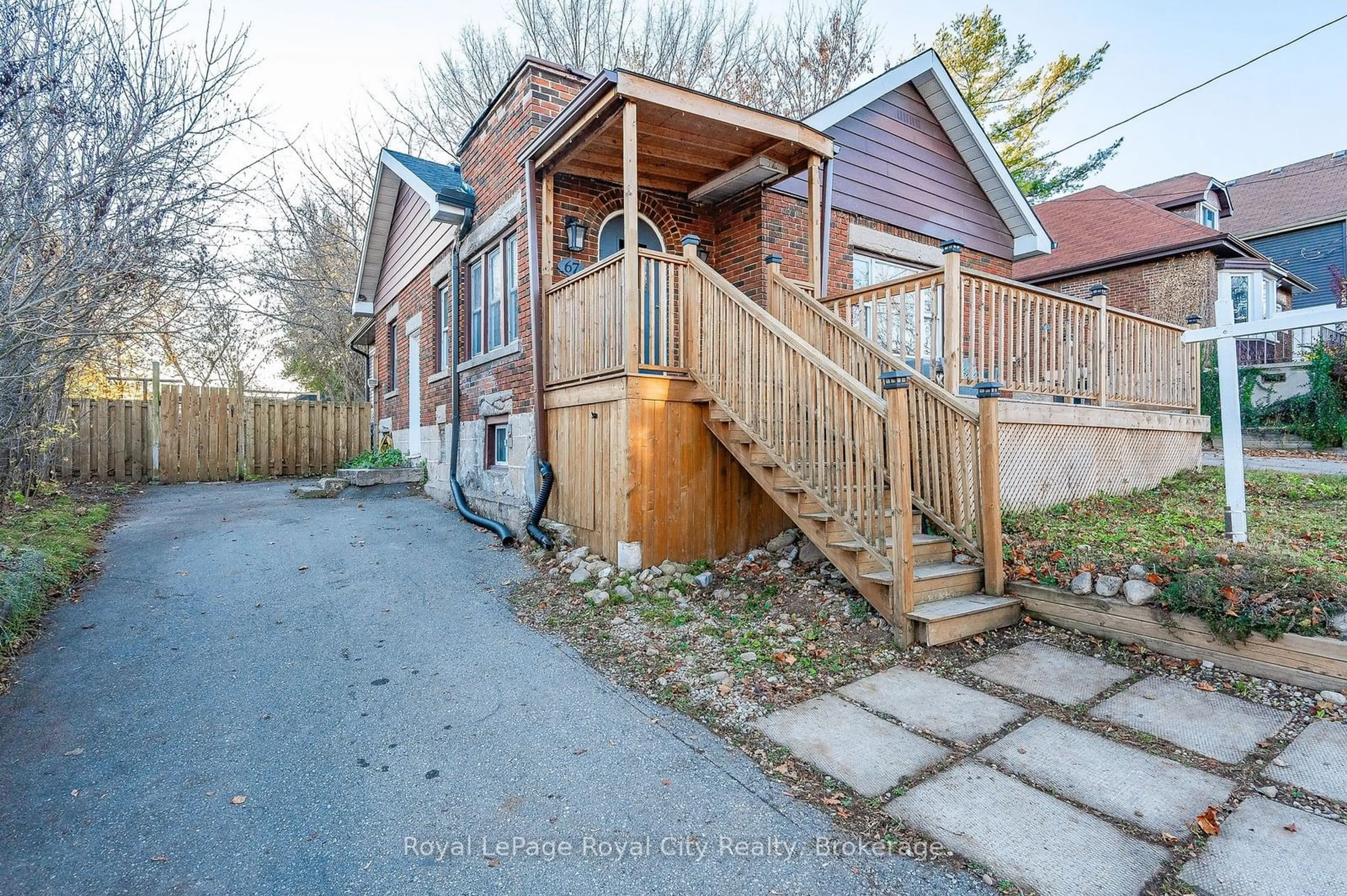 A pic from outside/outdoor area/front of a property/back of a property/a pic from drone, street for 67 HAYES Ave, Guelph Ontario N1E 5V7