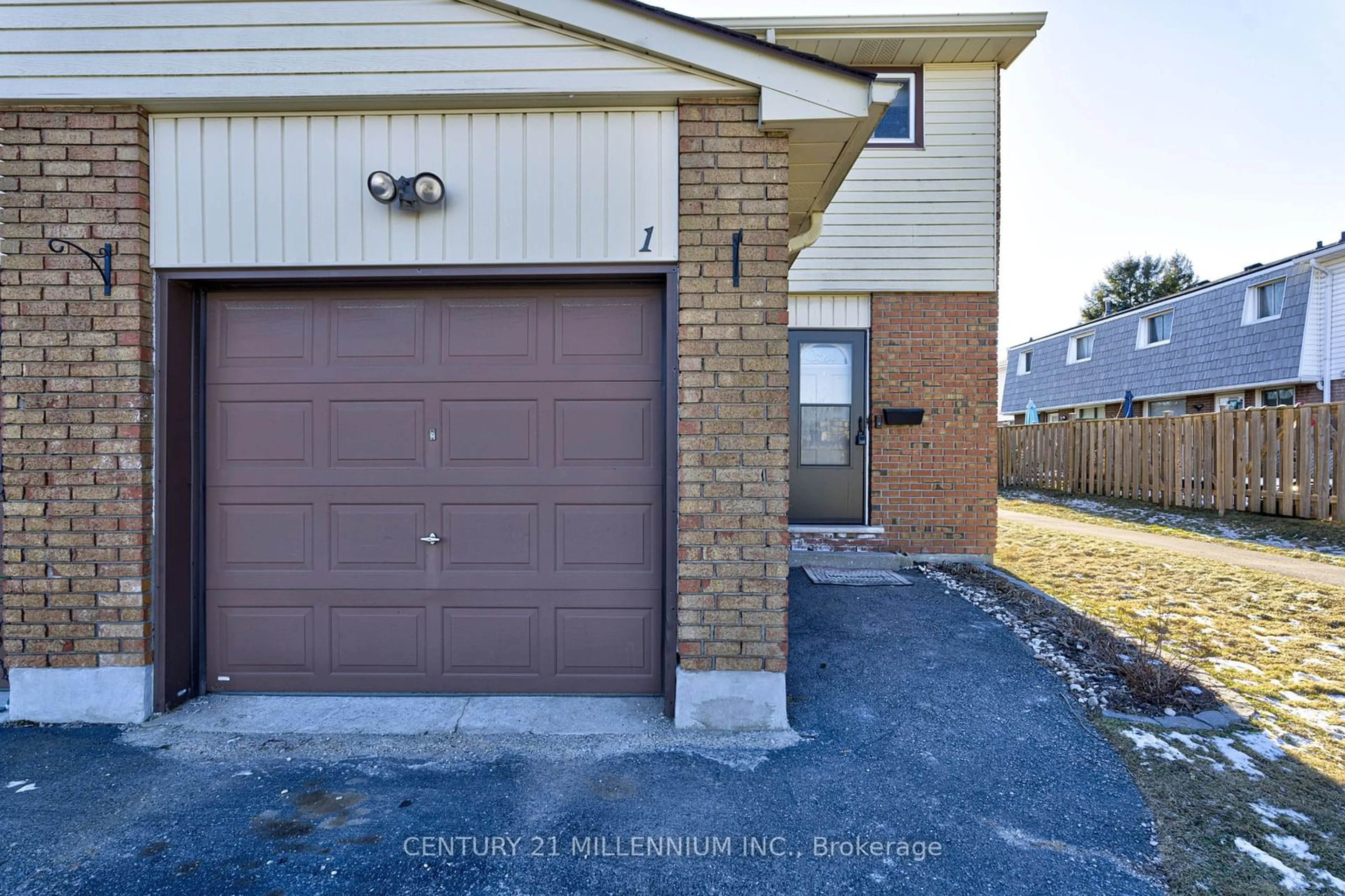 Home with brick exterior material, street for 1350 Limeridge Rd #1, Hamilton Ontario L8W 1L6