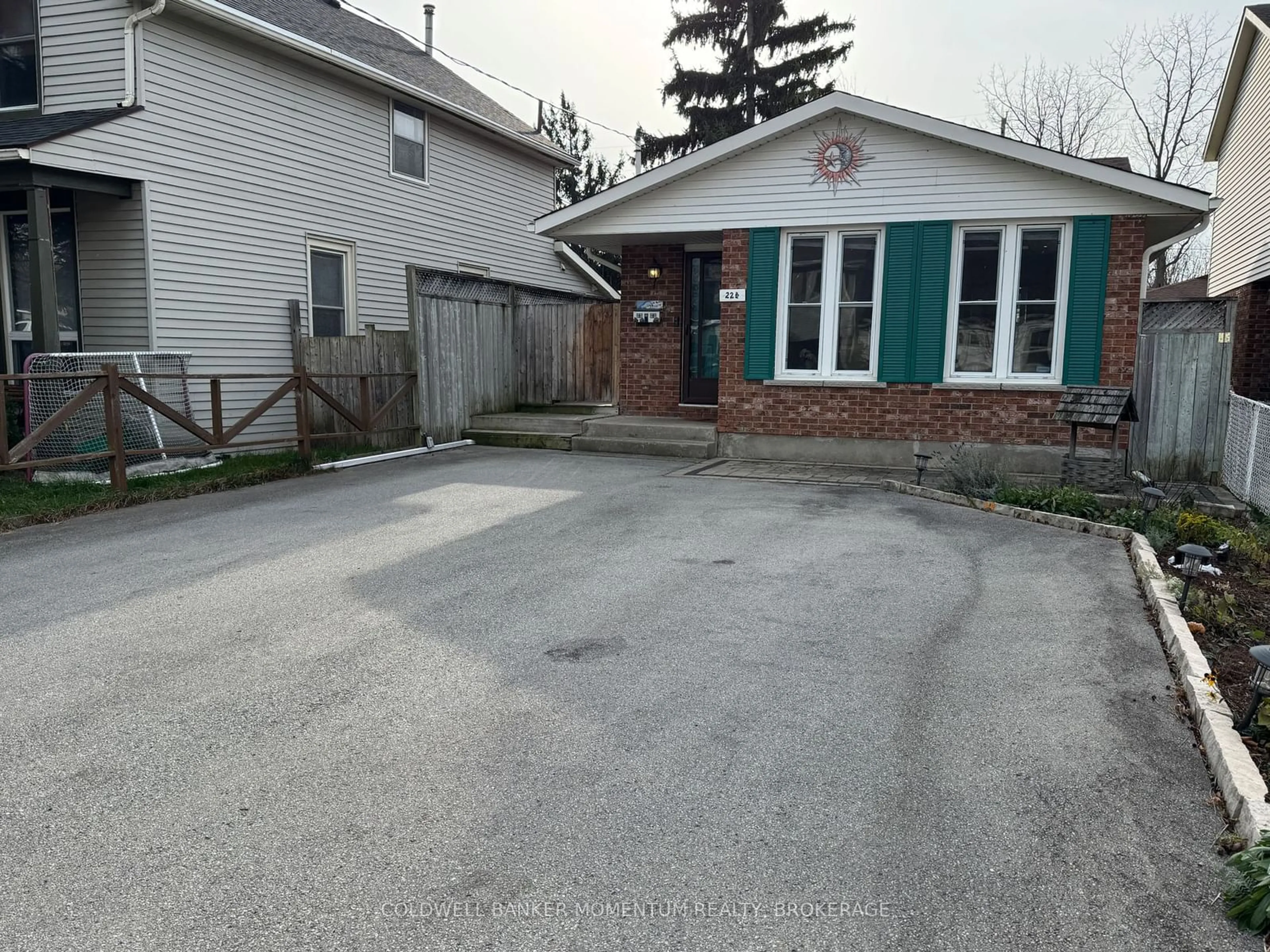 A pic from outside/outdoor area/front of a property/back of a property/a pic from drone, street for 22 1/2 Durham Dr, St. Catharines Ontario L2M 1B9