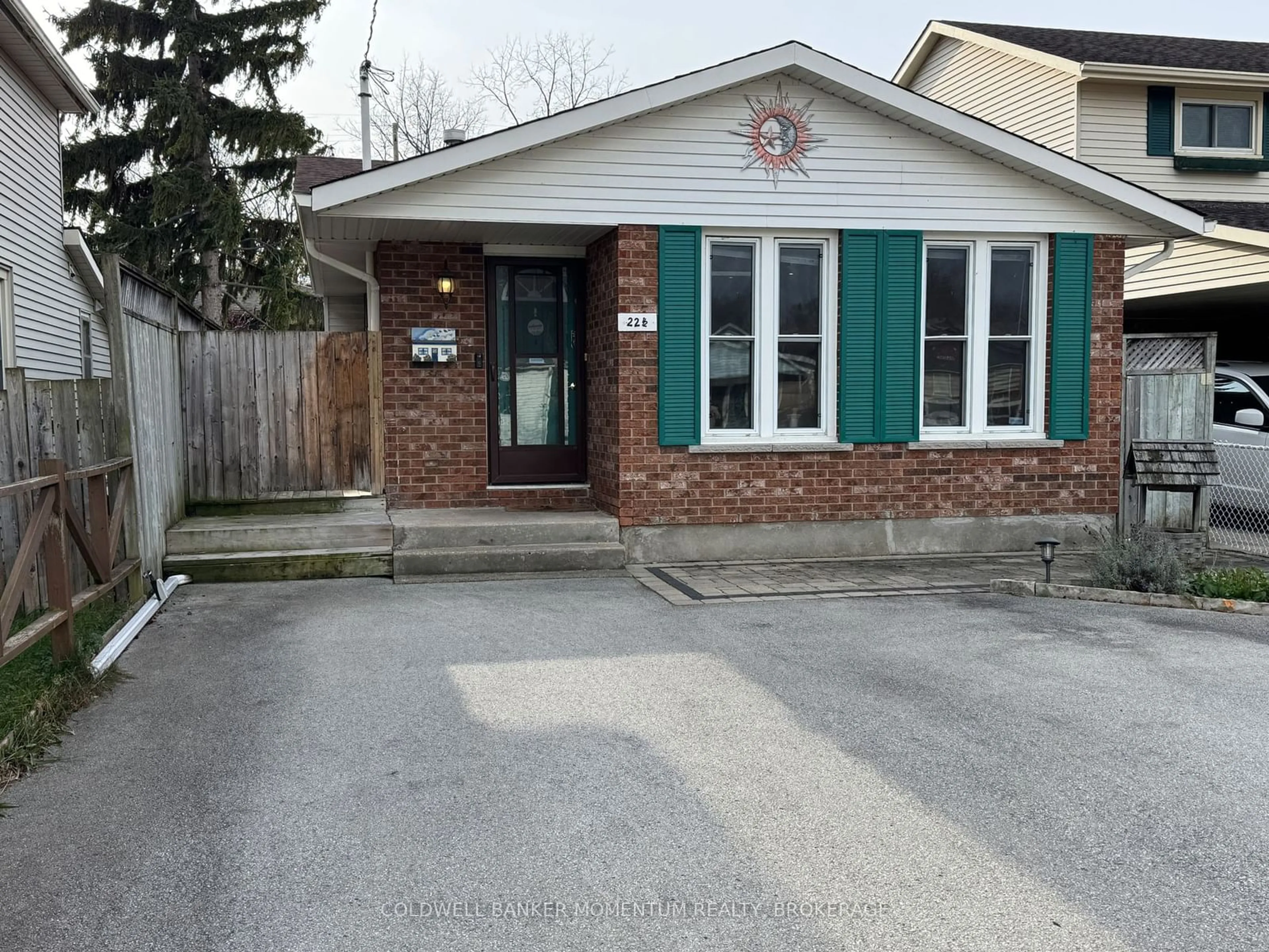 Unknown for 22 1/2 Durham Dr, St. Catharines Ontario L2M 1B9