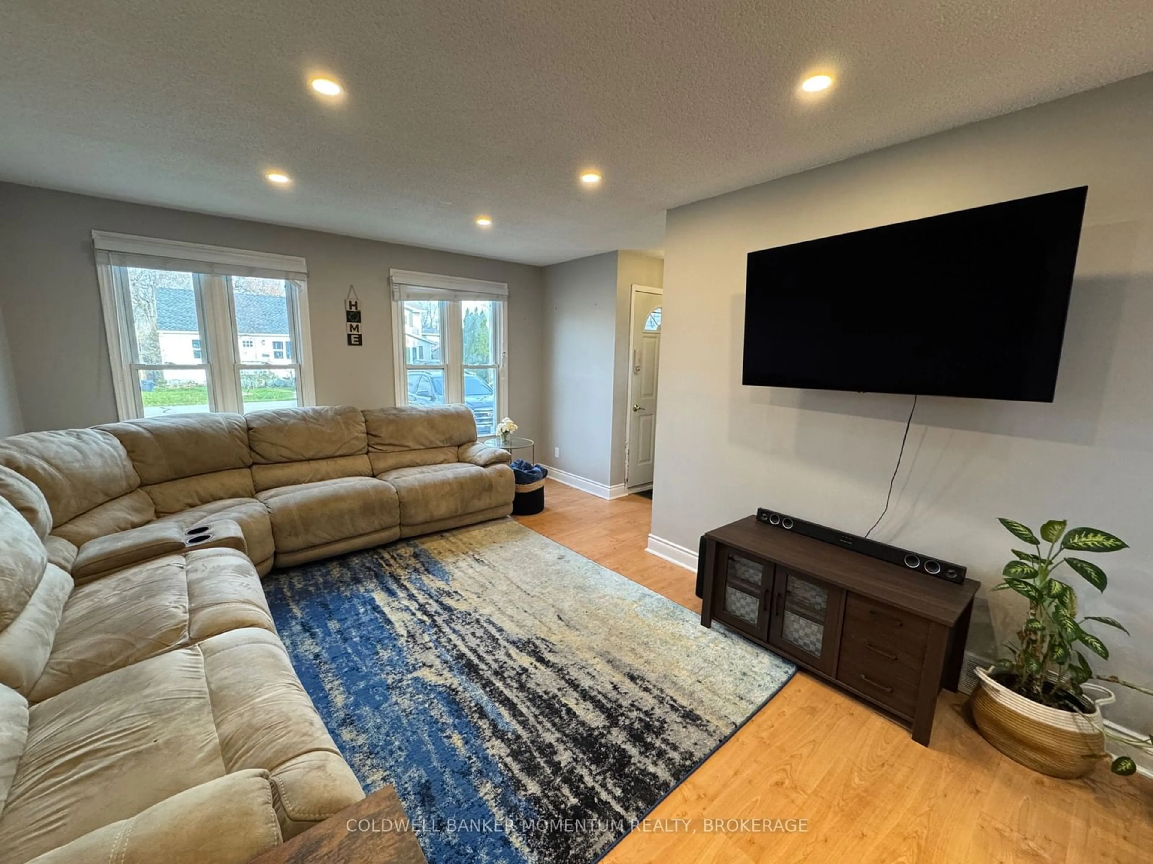 Living room with furniture, unknown for 22 1/2 Durham Dr, St. Catharines Ontario L2M 1B9