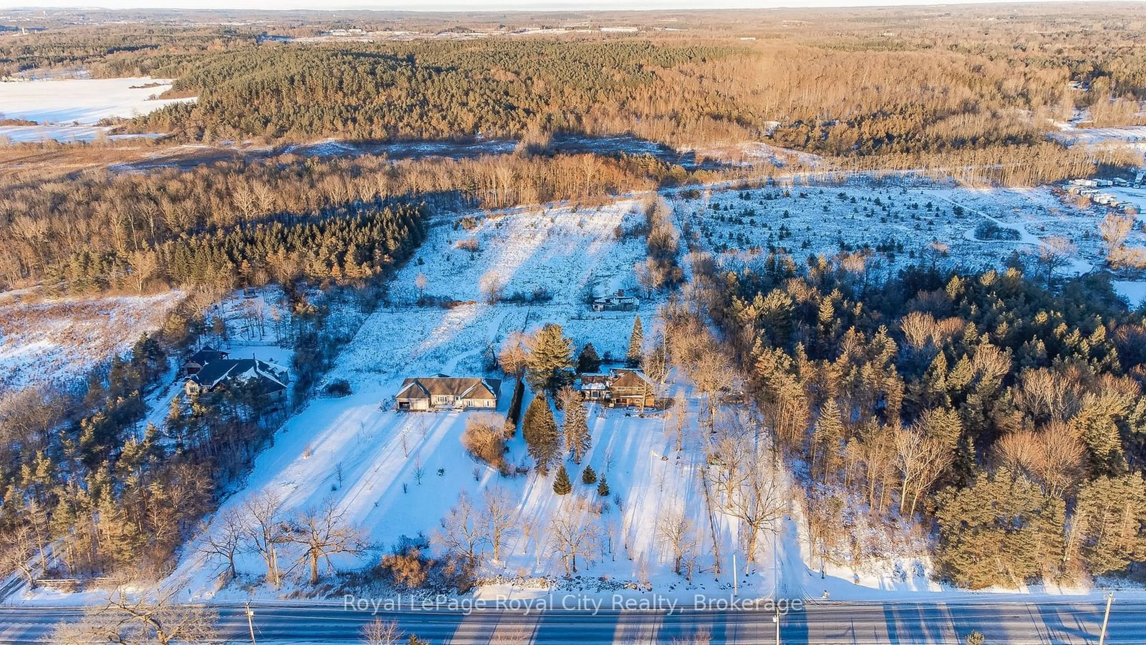 A pic from outside/outdoor area/front of a property/back of a property/a pic from drone, forest/trees view for 940 WATSON Rd, Puslinch Ontario N0B 2J0