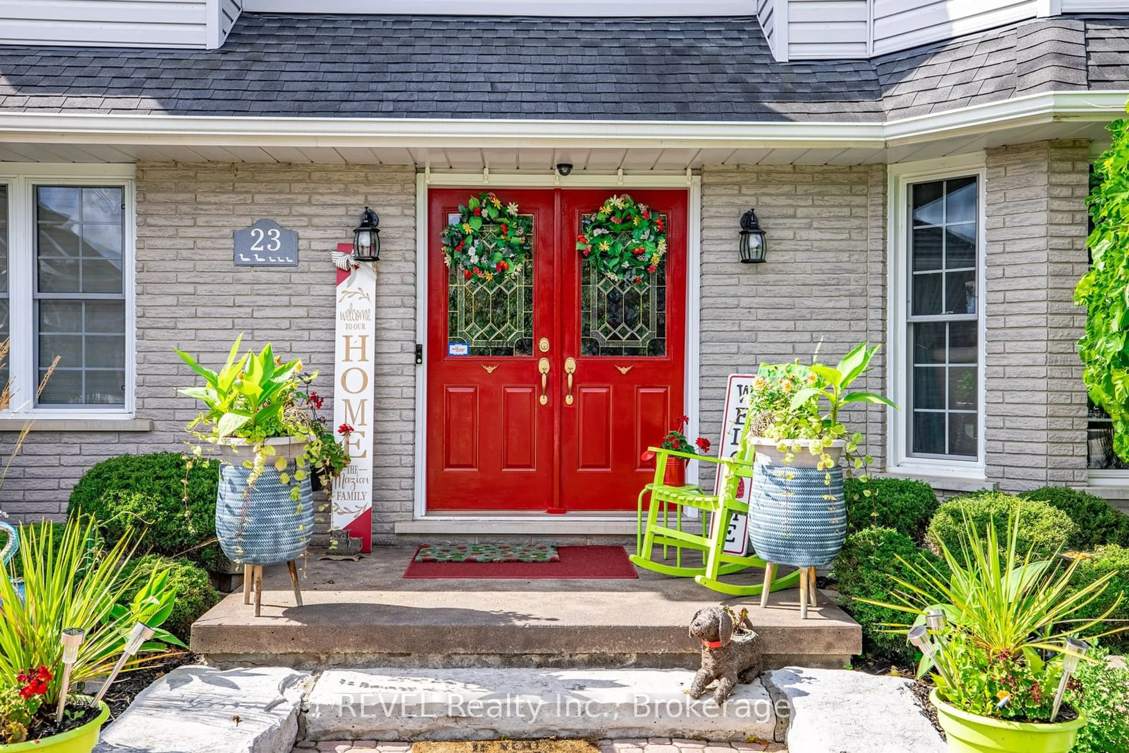 Indoor entryway for 23 Green Meadow Cres, Welland Ontario L3C 6X2