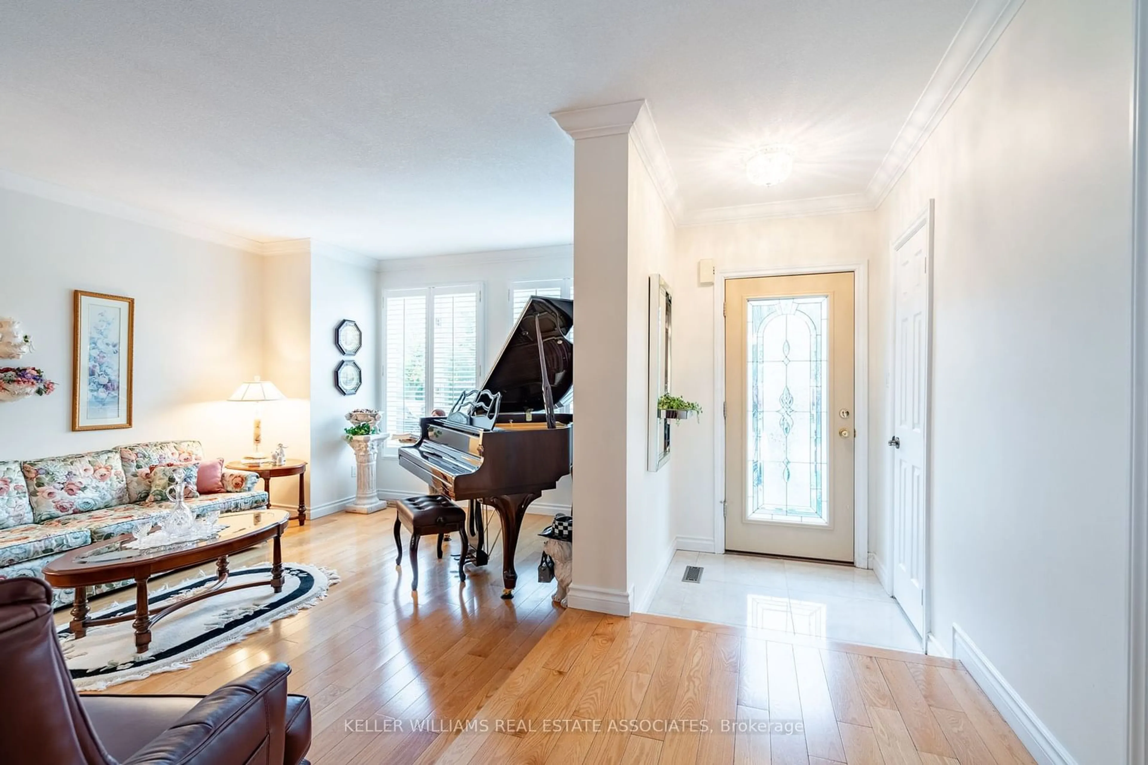 Indoor entryway for 67 Sunvale Pl, Hamilton Ontario L8E 4Z6