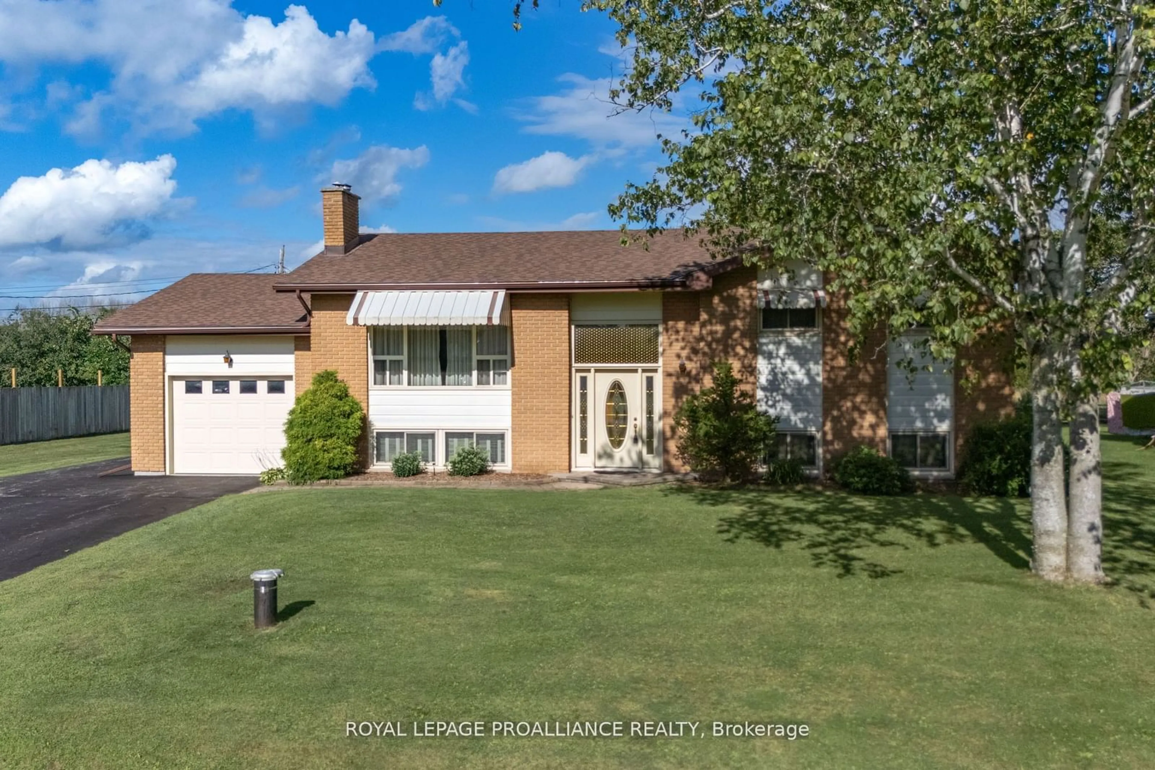 A pic from outside/outdoor area/front of a property/back of a property/a pic from drone, street for 154 Jeffrey Dr, Quinte West Ontario K8V 5P8