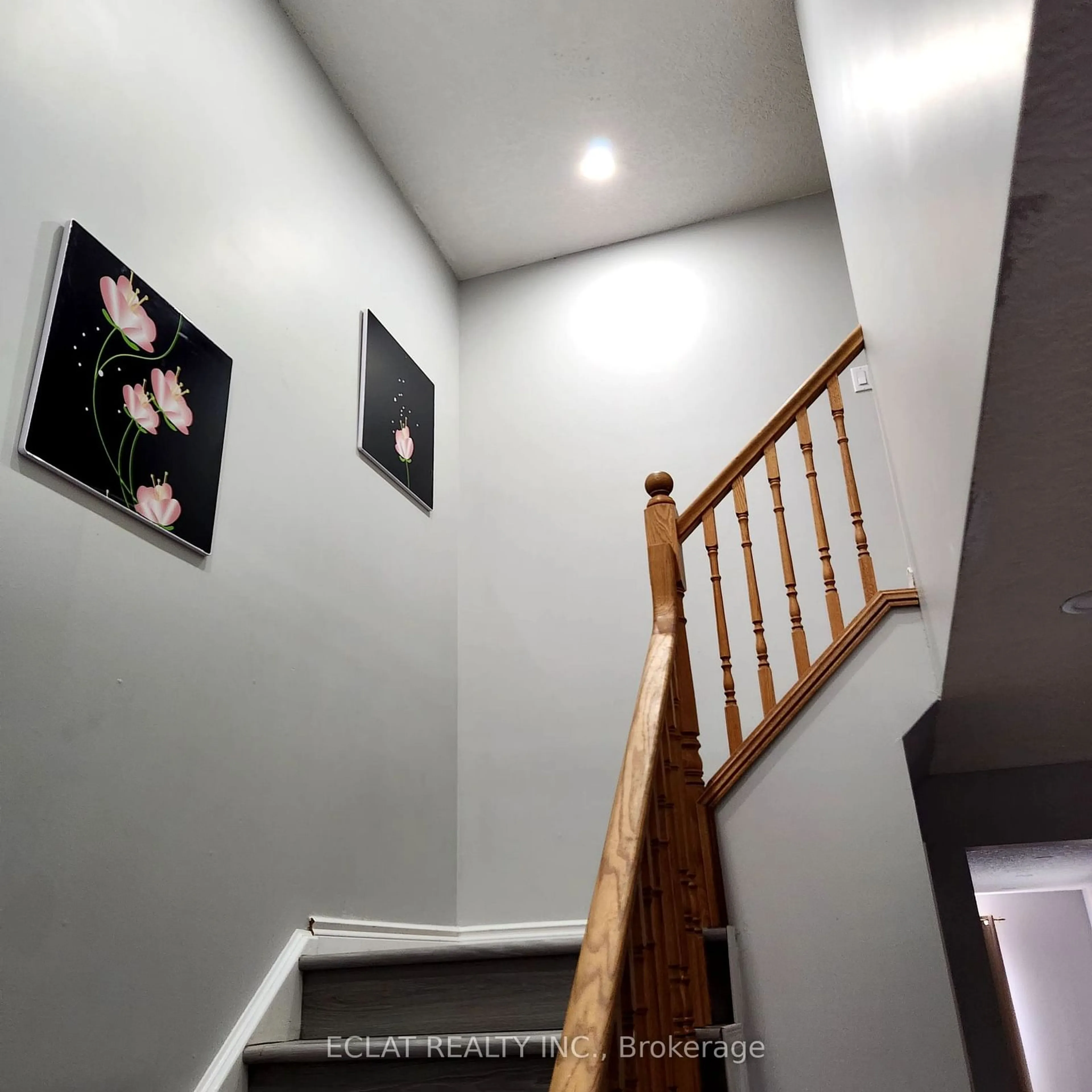 Stairs for 776 Paris Blvd, Waterloo Ontario N2T 2Y1