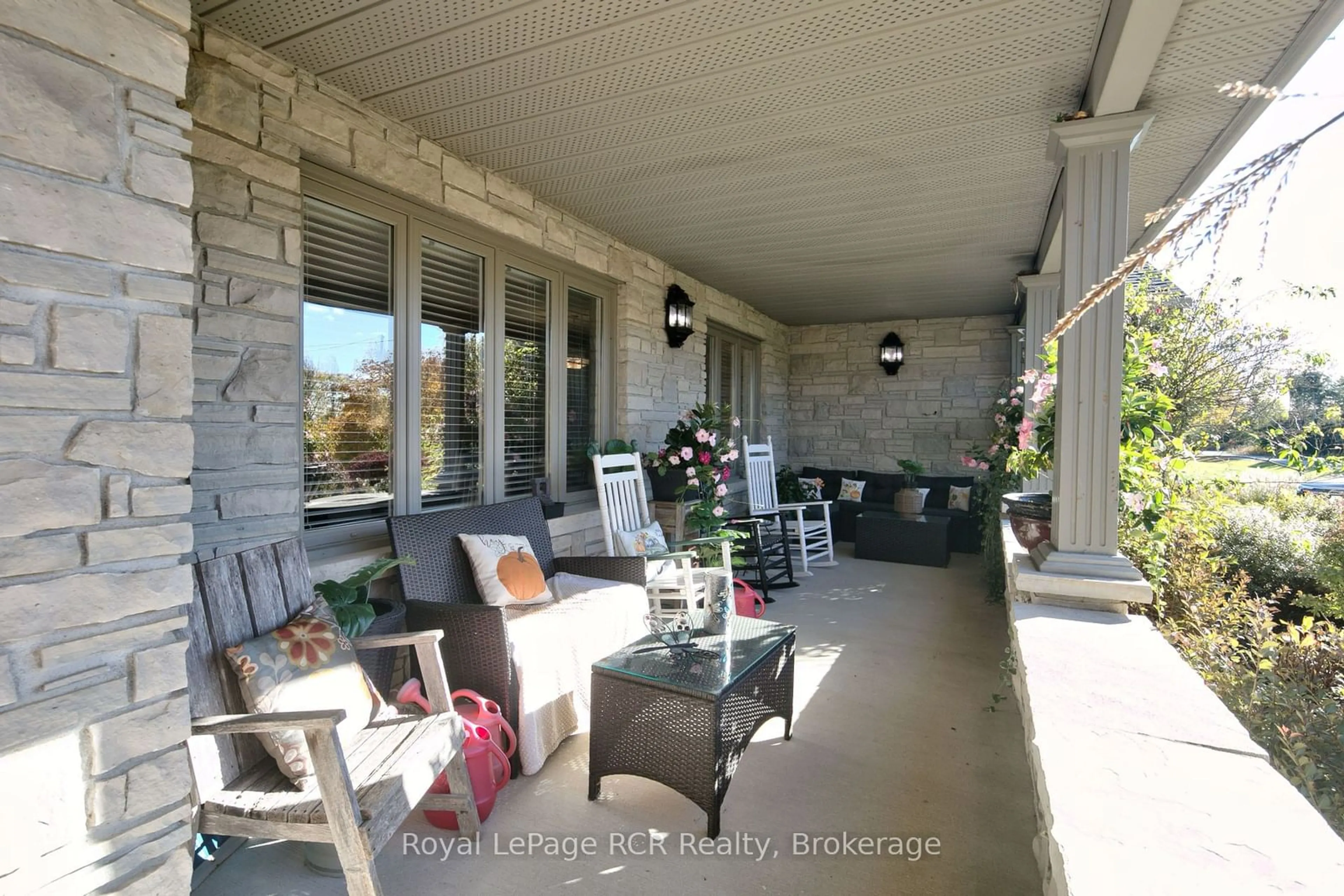 Patio, street for 913 27th St, Georgian Bluffs Ontario N4K 5N4