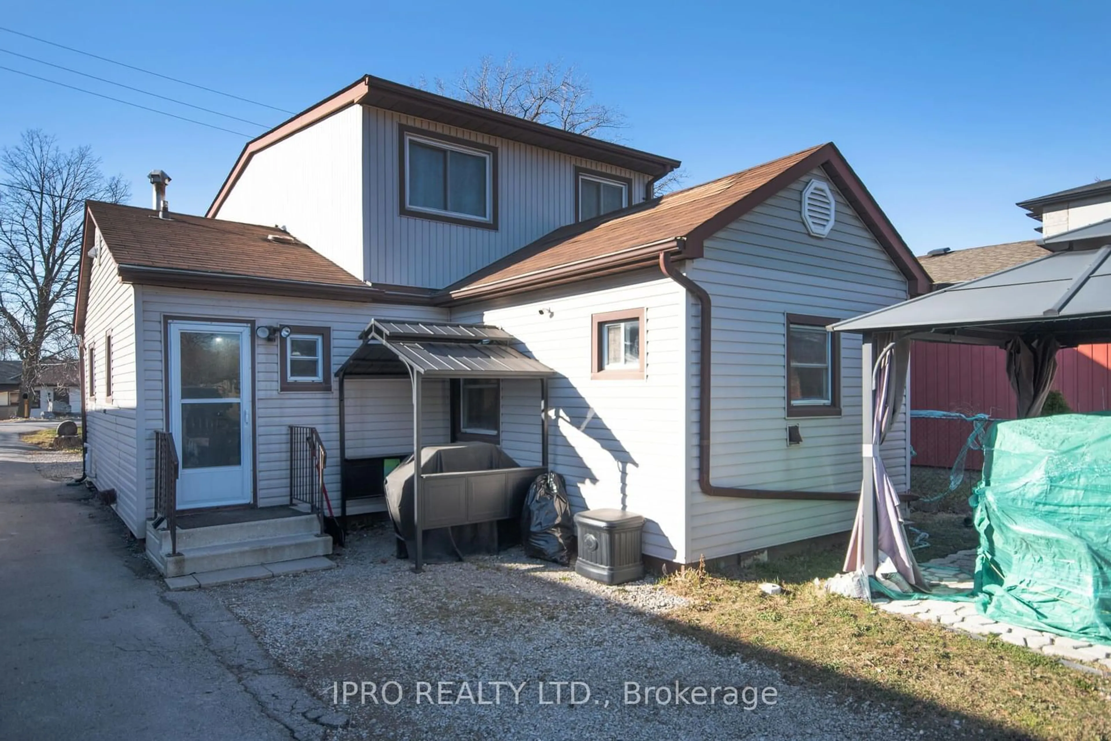 Patio, street for 74 Pinelands Ave, Hamilton Ontario L8E 3A9