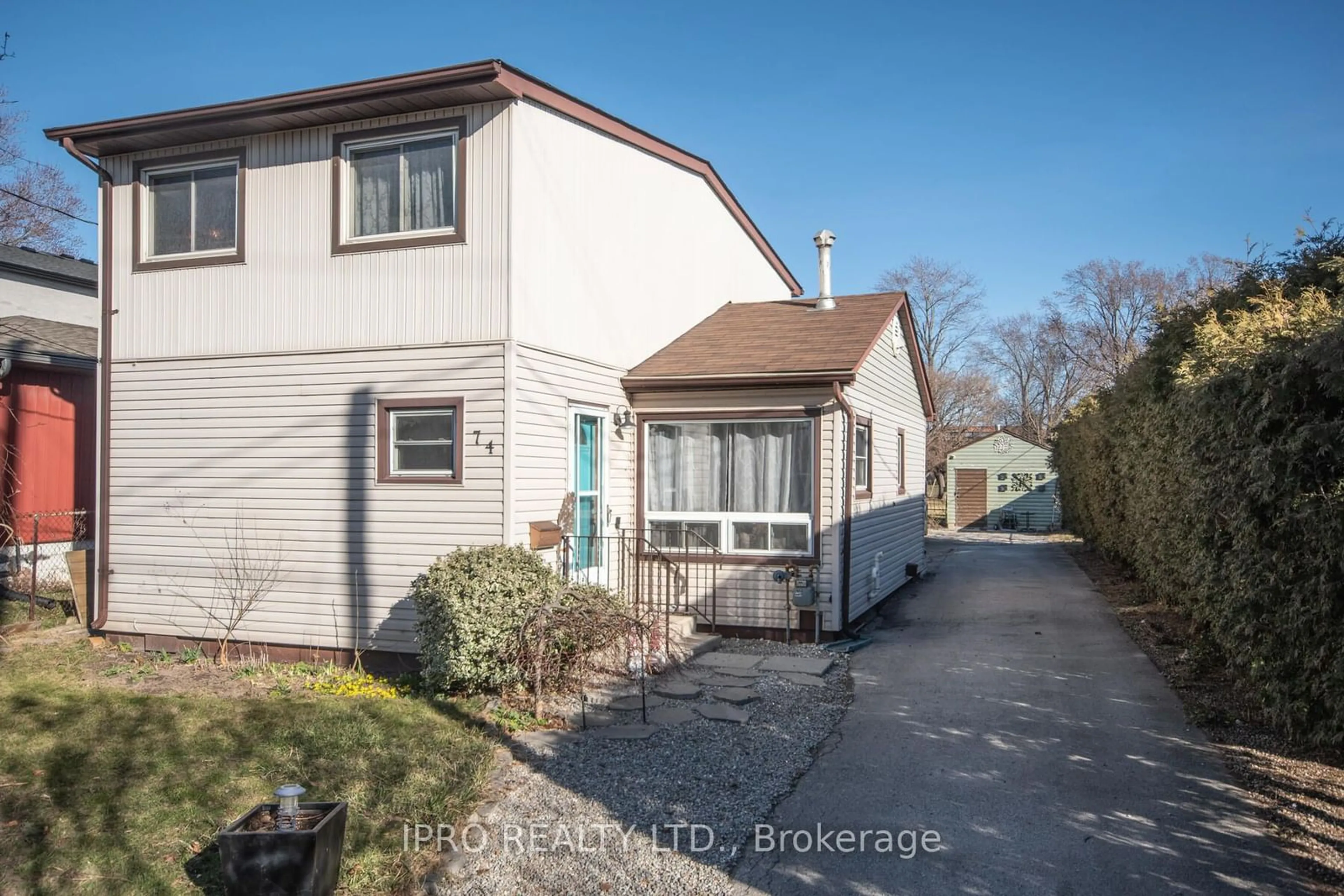 A pic from outside/outdoor area/front of a property/back of a property/a pic from drone, street for 74 Pinelands Ave, Hamilton Ontario L8E 3A9