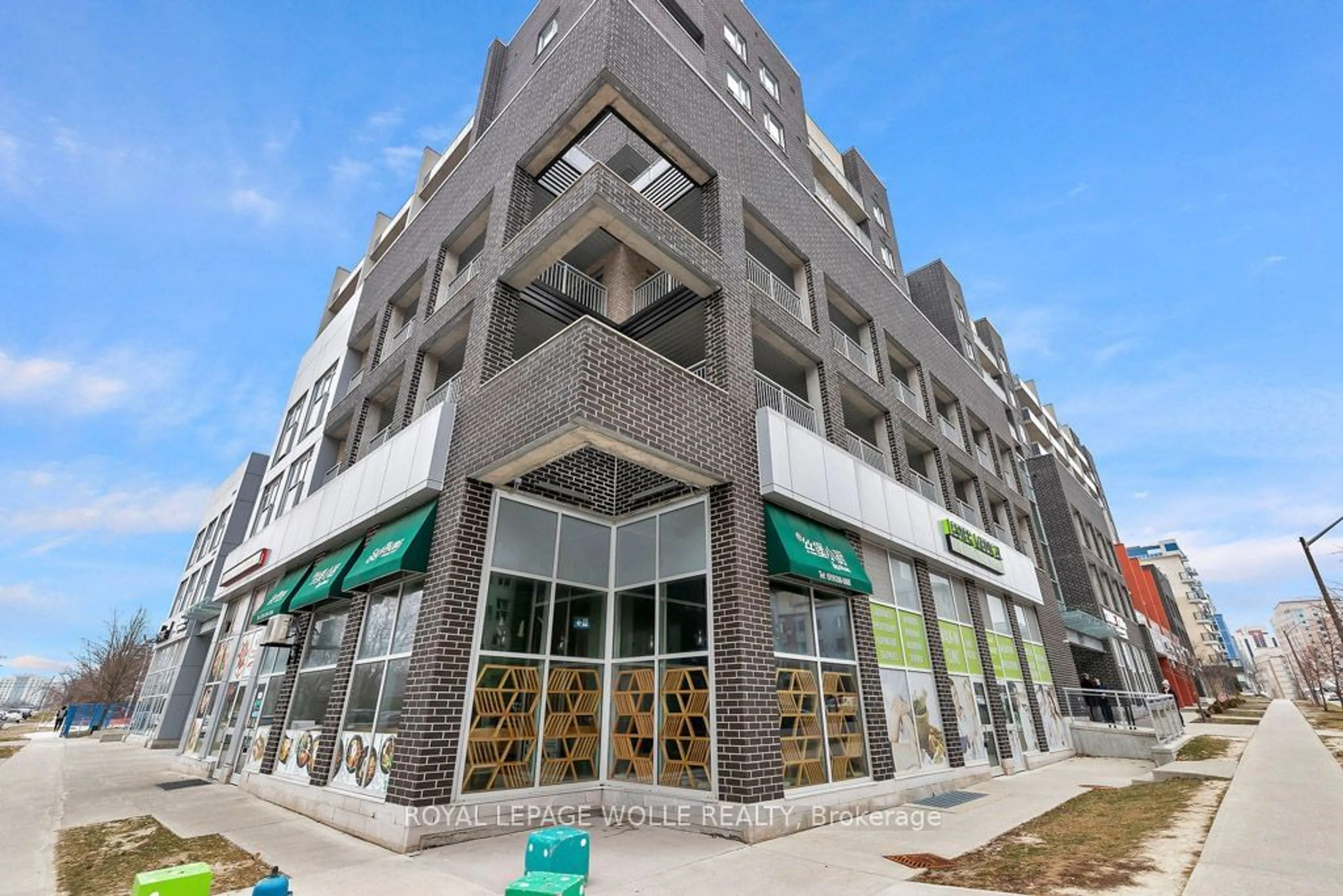 Patio, building for 280 Lester St #404, Waterloo Ontario N2L 0G2