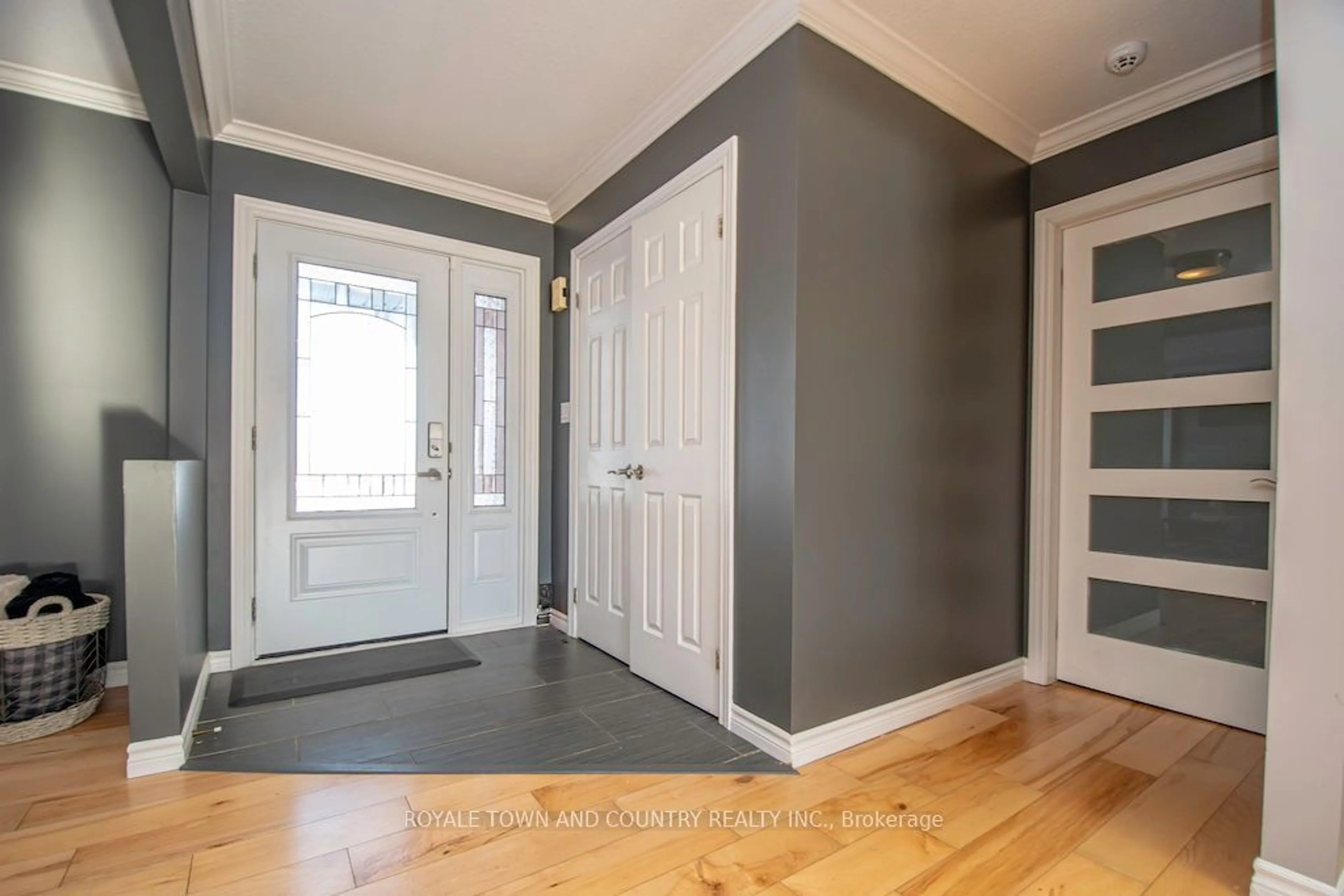 Indoor entryway for 42 Pigeon Lake Rd, Kawartha Lakes Ontario K9V 4R6