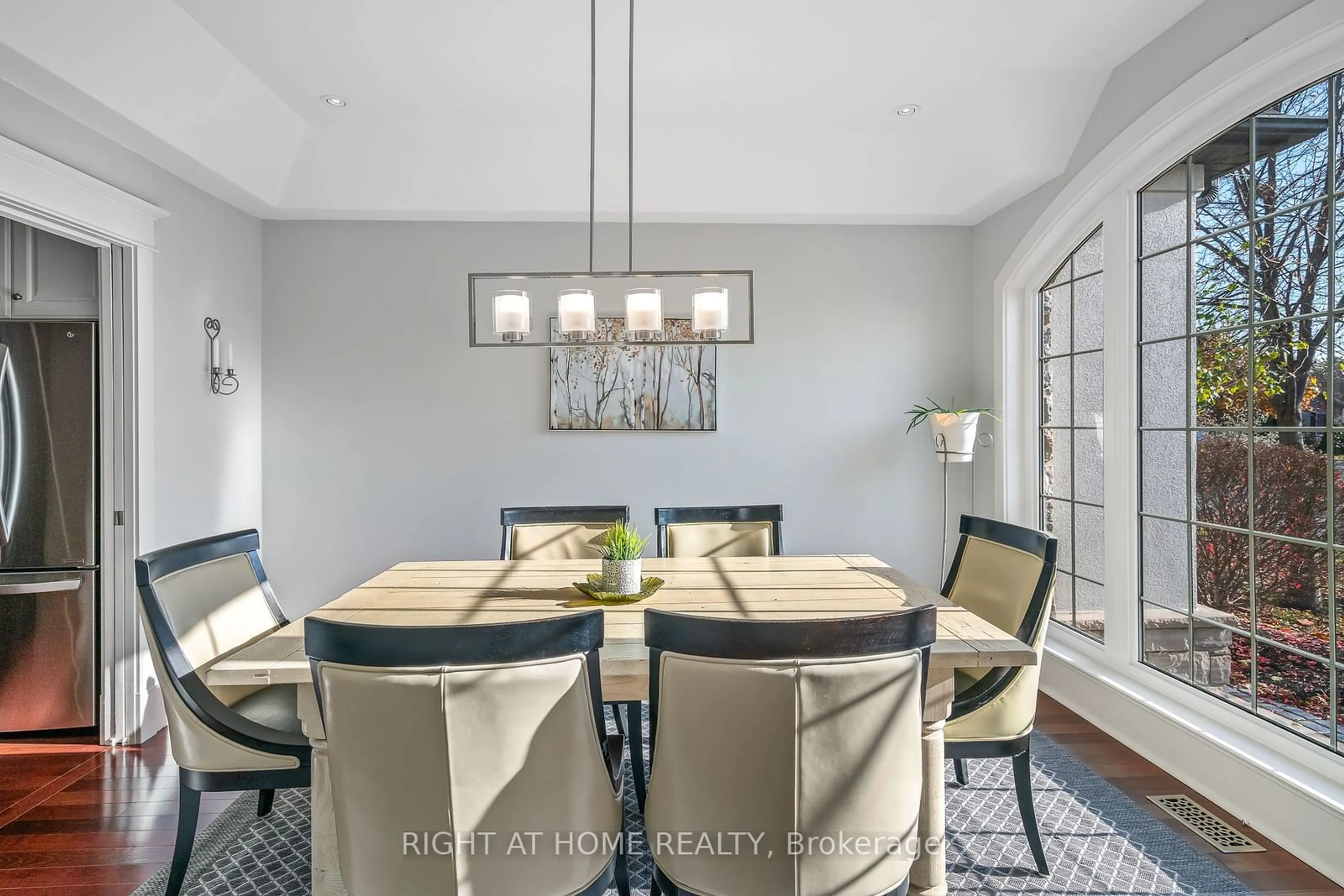 Dining room, ceramic/tile floor for 611 Simcoe St, Niagara-on-the-Lake Ontario L0S 1J0