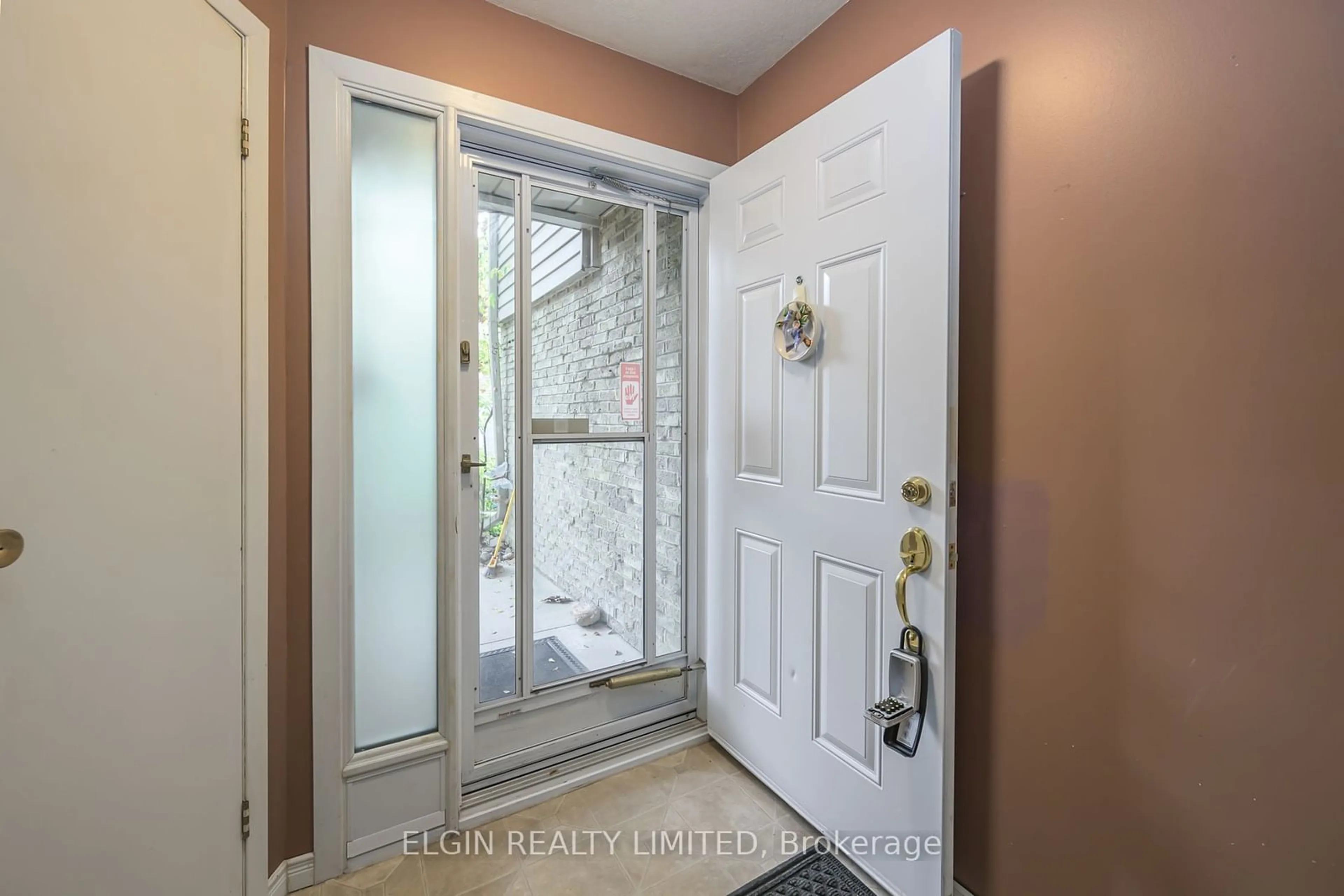 Indoor entryway for 159 Sandringham Cres #78, London Ontario N6C 5A9