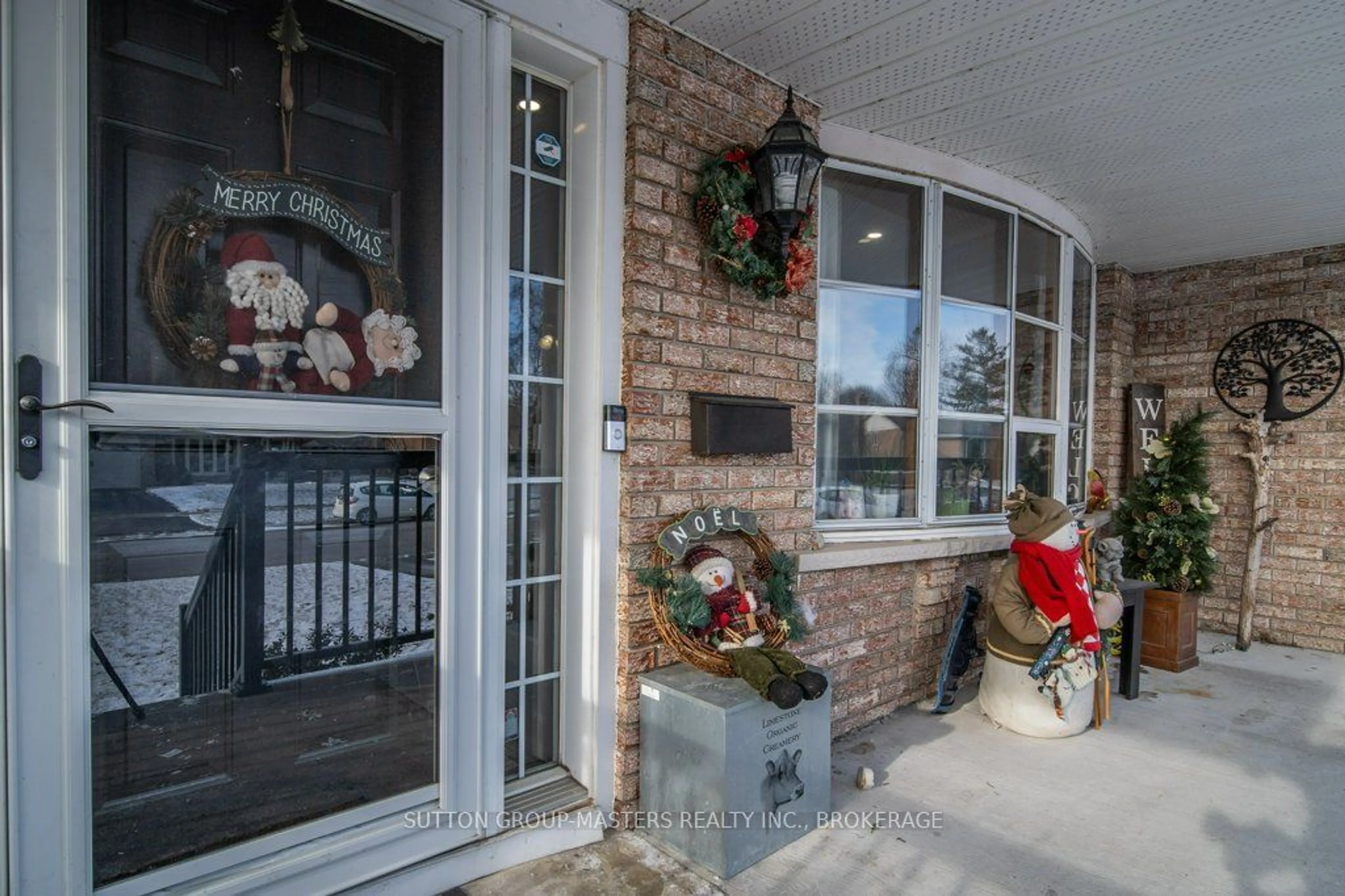 Indoor entryway for 673 Holgate Cres, Kingston Ontario K7M 5A7