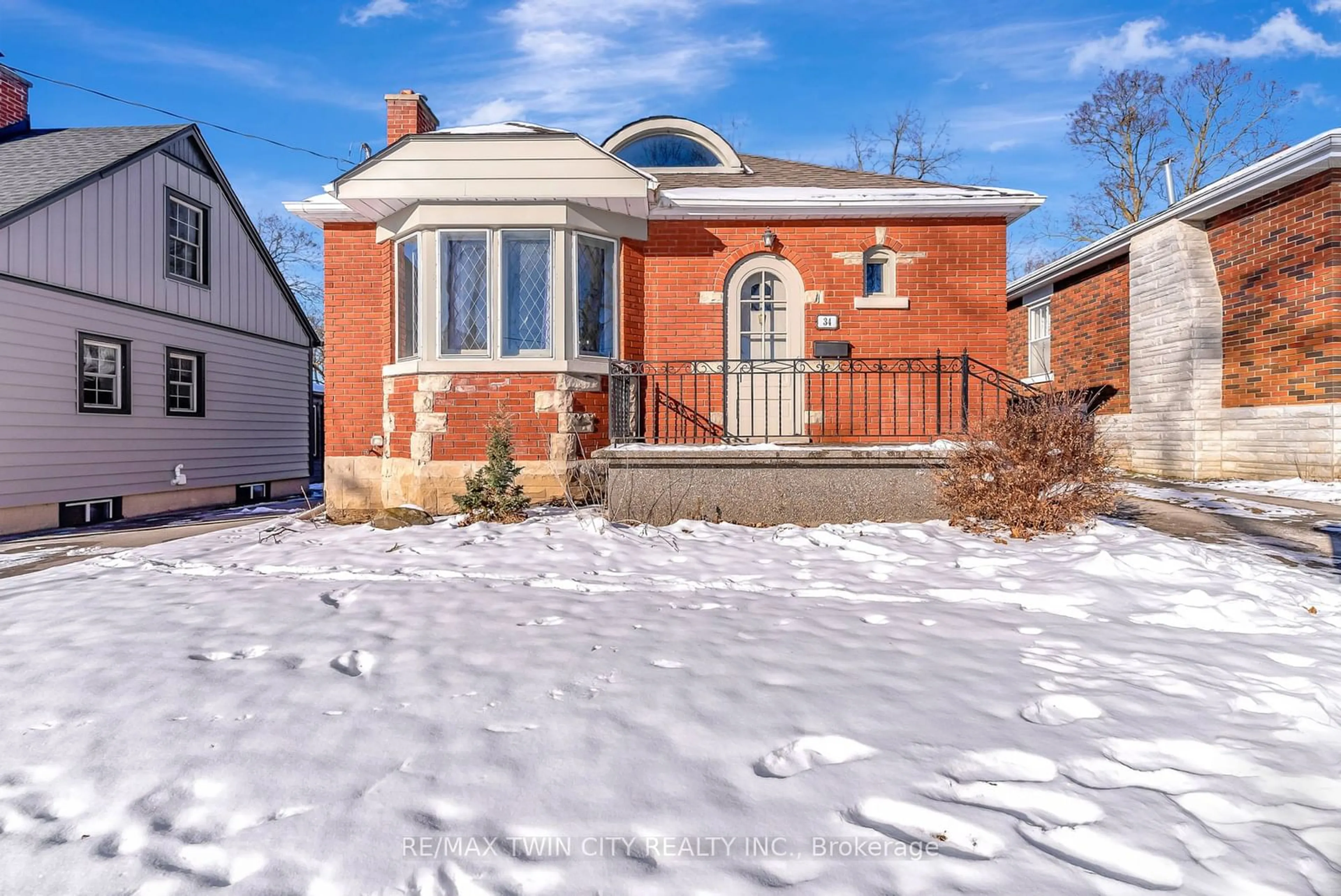 Home with brick exterior material, street for 34 Augusta St, Cambridge Ontario N1R 1G1