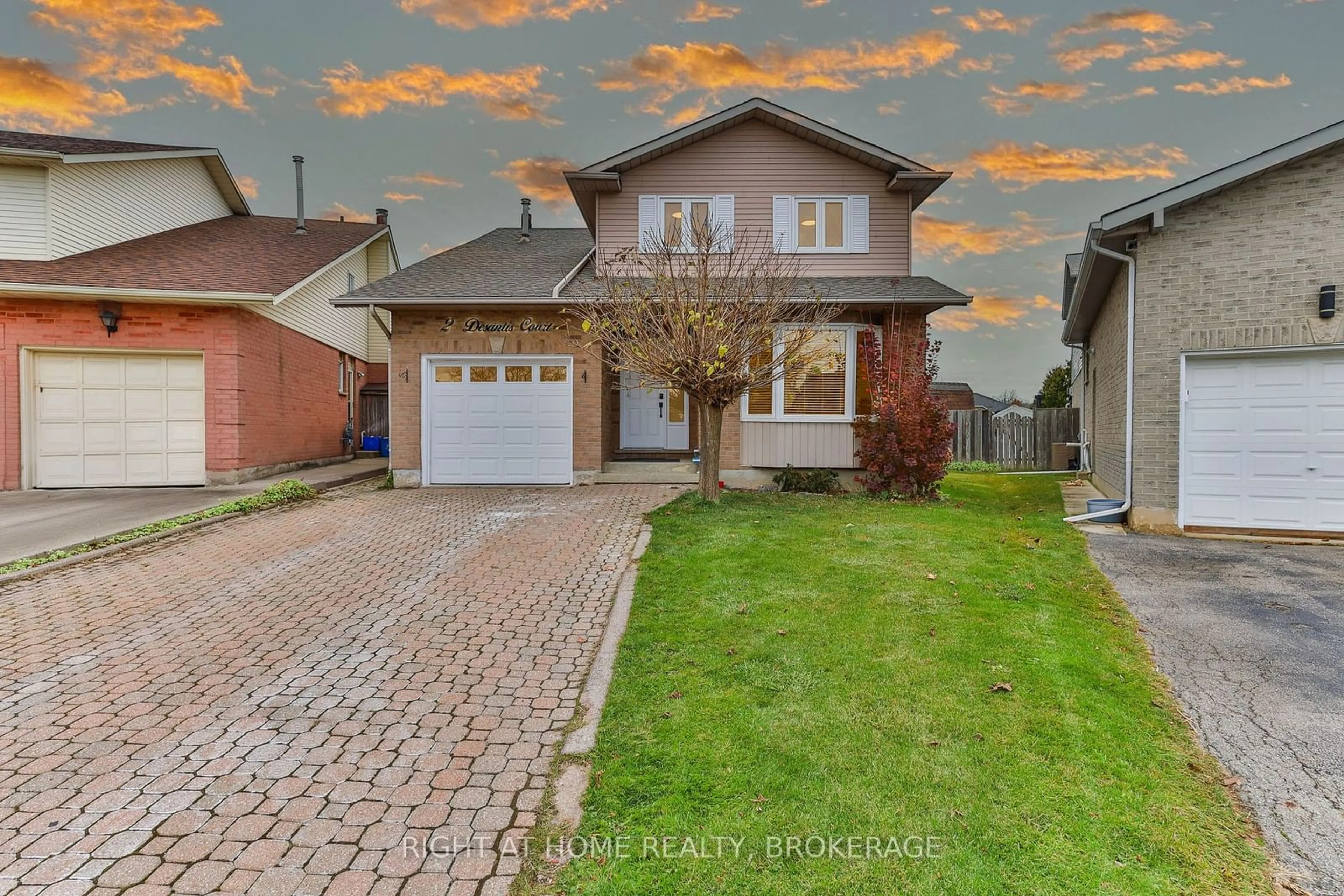 A pic from outside/outdoor area/front of a property/back of a property/a pic from drone, street for 2 Desantis Crt, Hamilton Ontario L8W 3A9