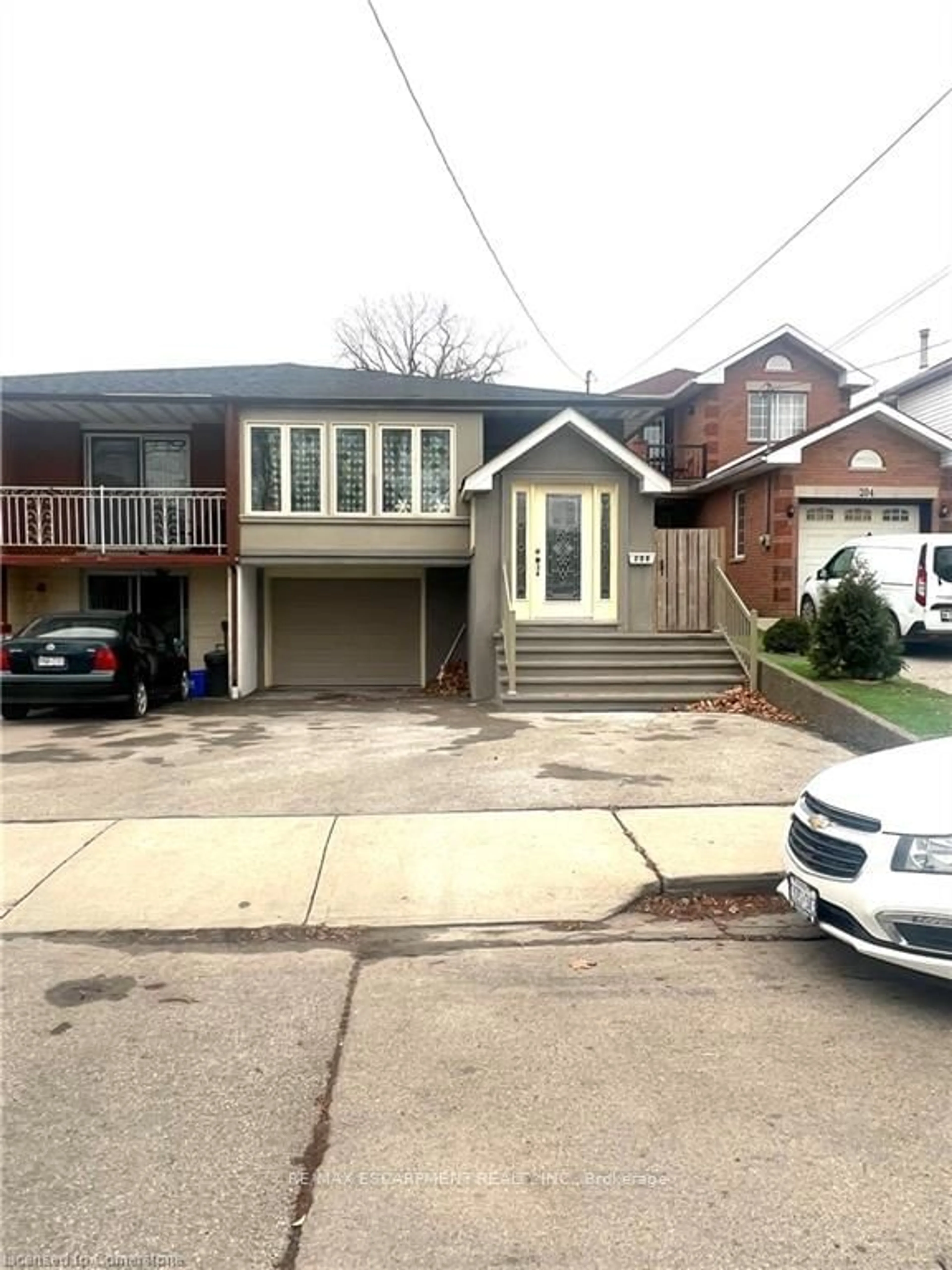 Unknown for 208 Picton St, Hamilton Ontario L8L 3W9