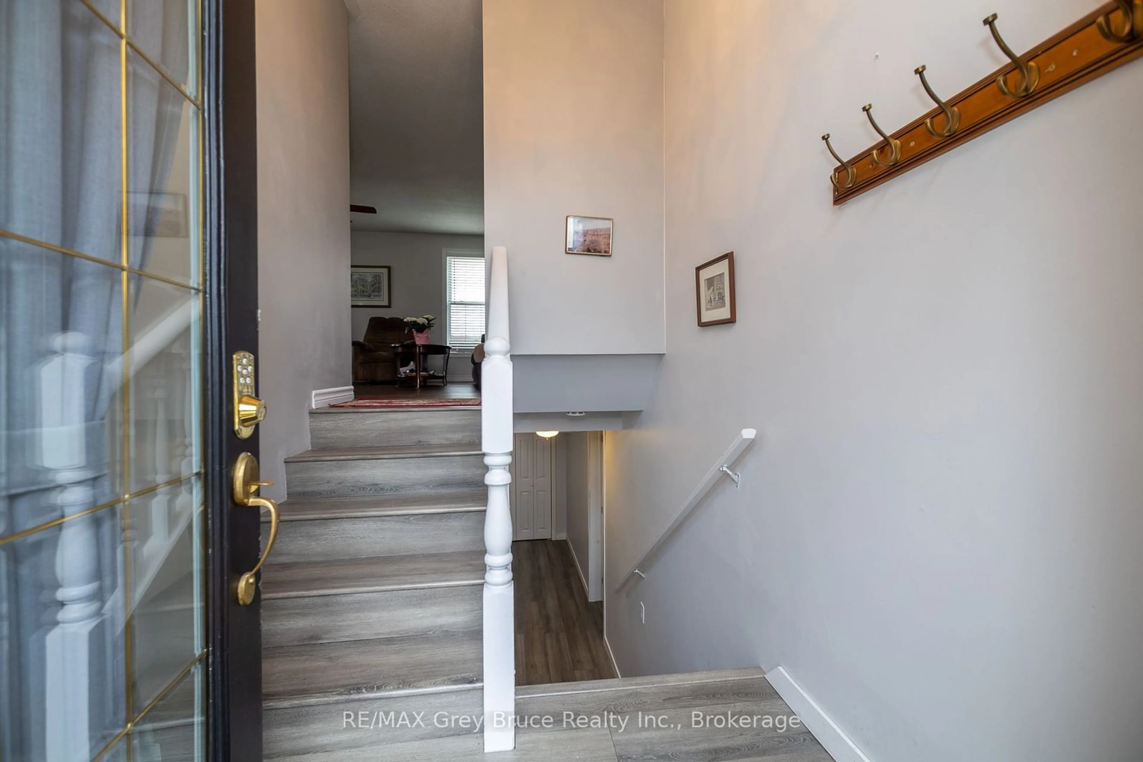 Indoor entryway for 384 Urstadt St, Georgian Bluffs Ontario N4K 6V5