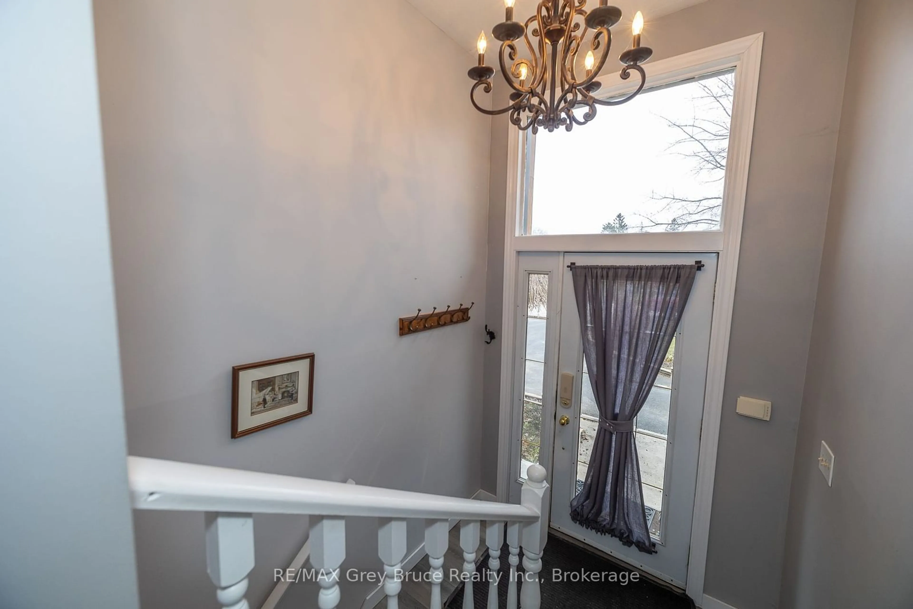 Indoor entryway for 384 Urstadt St, Georgian Bluffs Ontario N4K 6V5