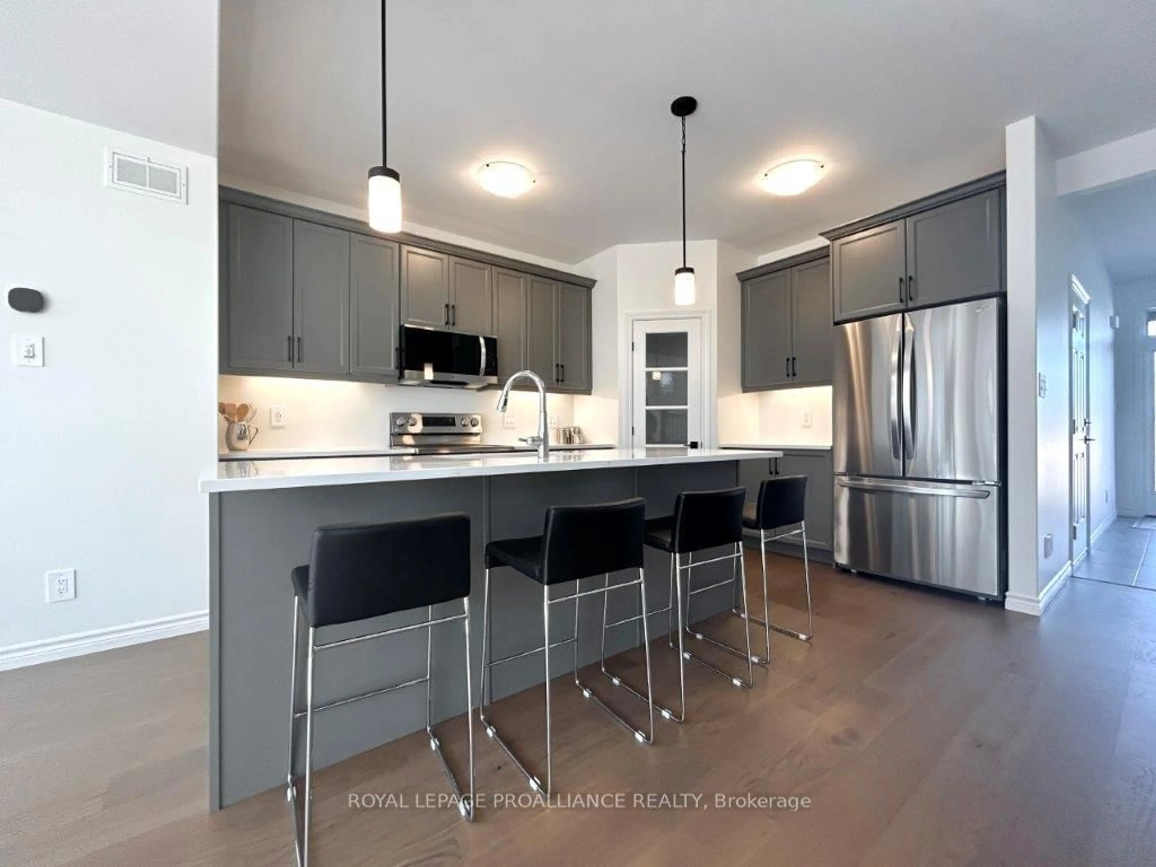 Contemporary kitchen, unknown for 8 Otonabee St, Belleville Ontario K8N 0T3